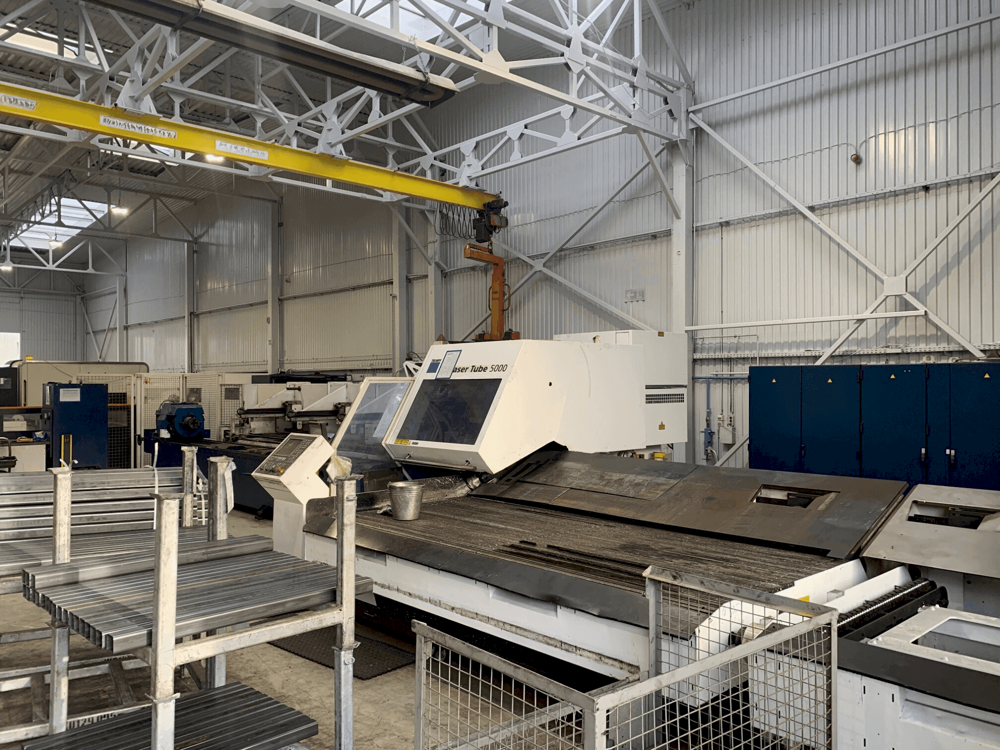 Vista frontale della macchina TRUMPF TruLaser Tube 5000