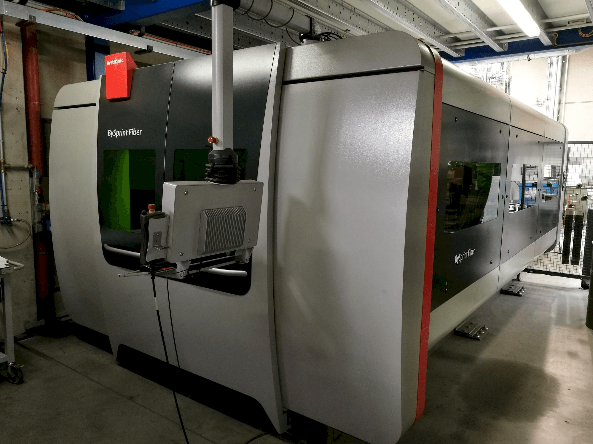 Vista frontale della macchina Bystronic BySprint Fiber 3015