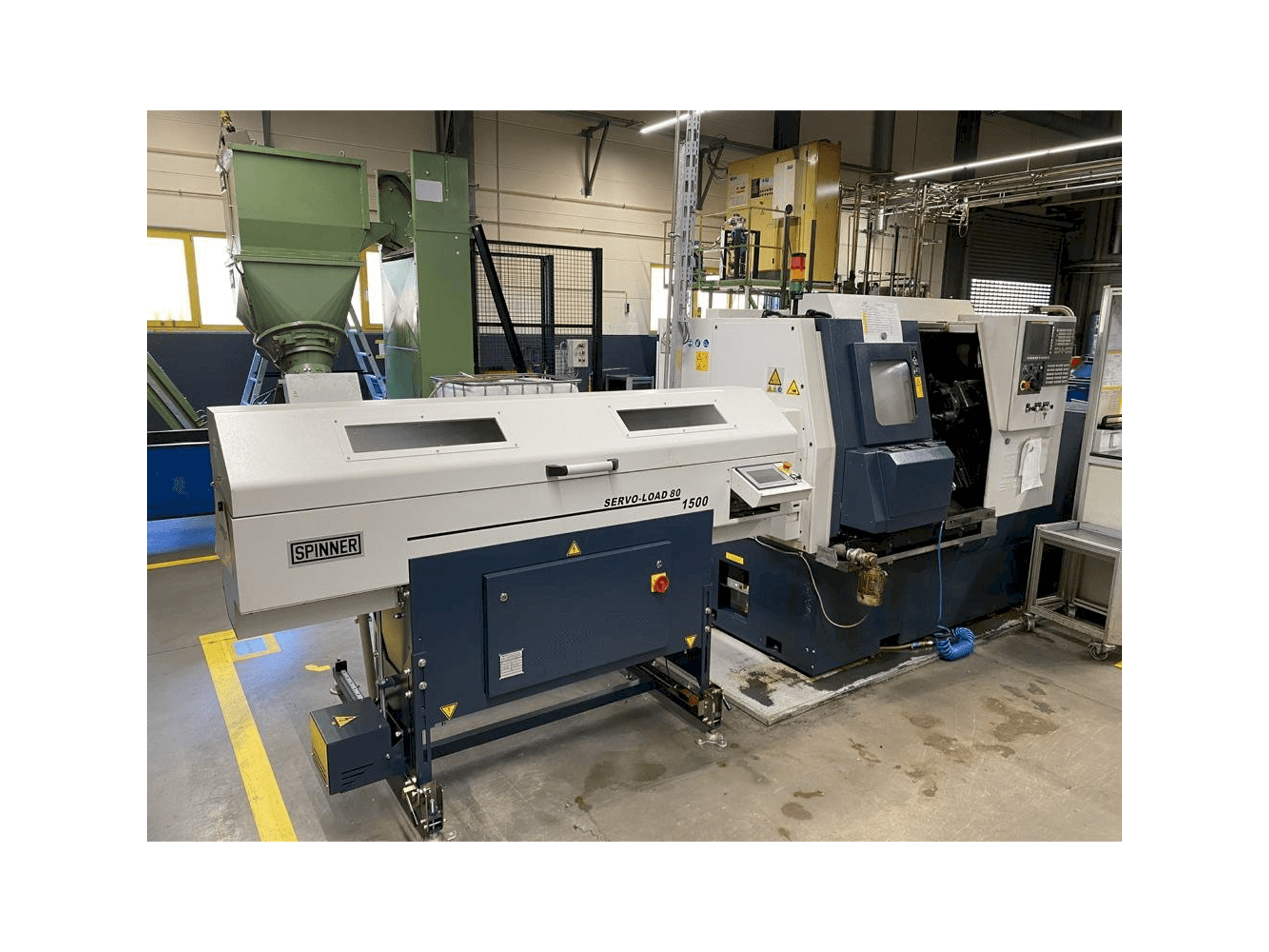 Vista frontale della macchina SPINNER TC400-52