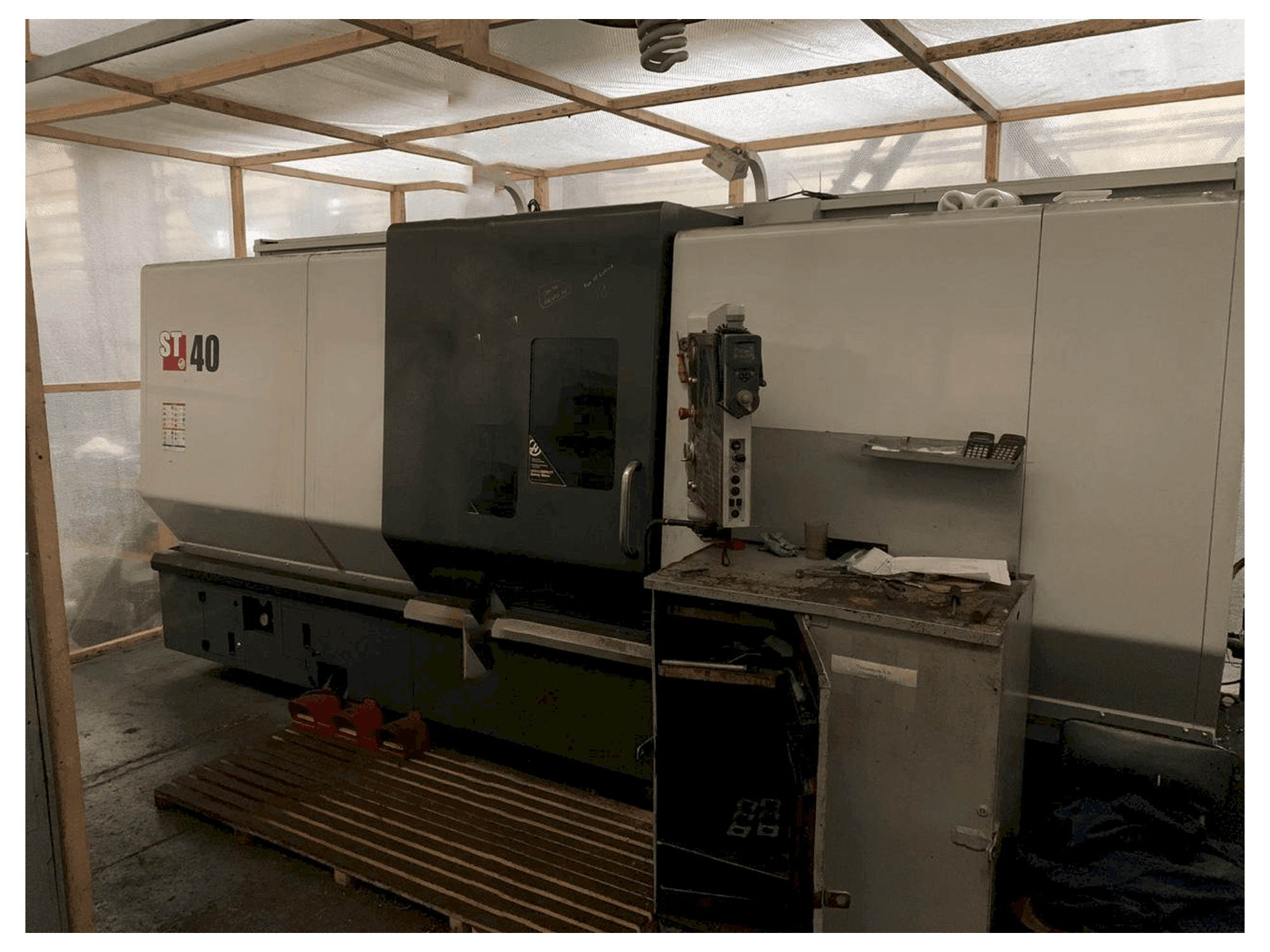 Vista frontale della macchina HAAS ST-40