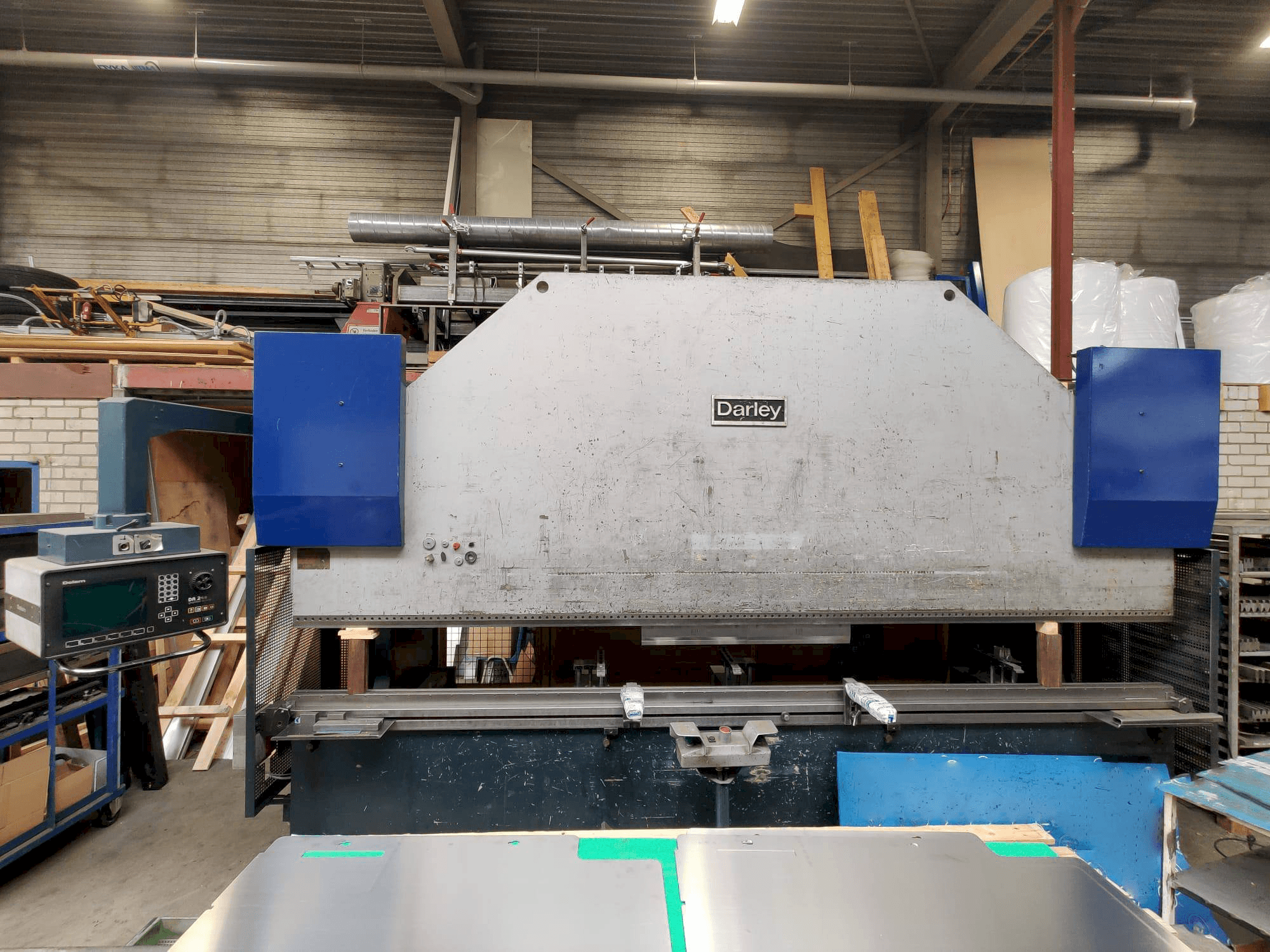 Vista frontale della macchina Darley EHP150 43/37