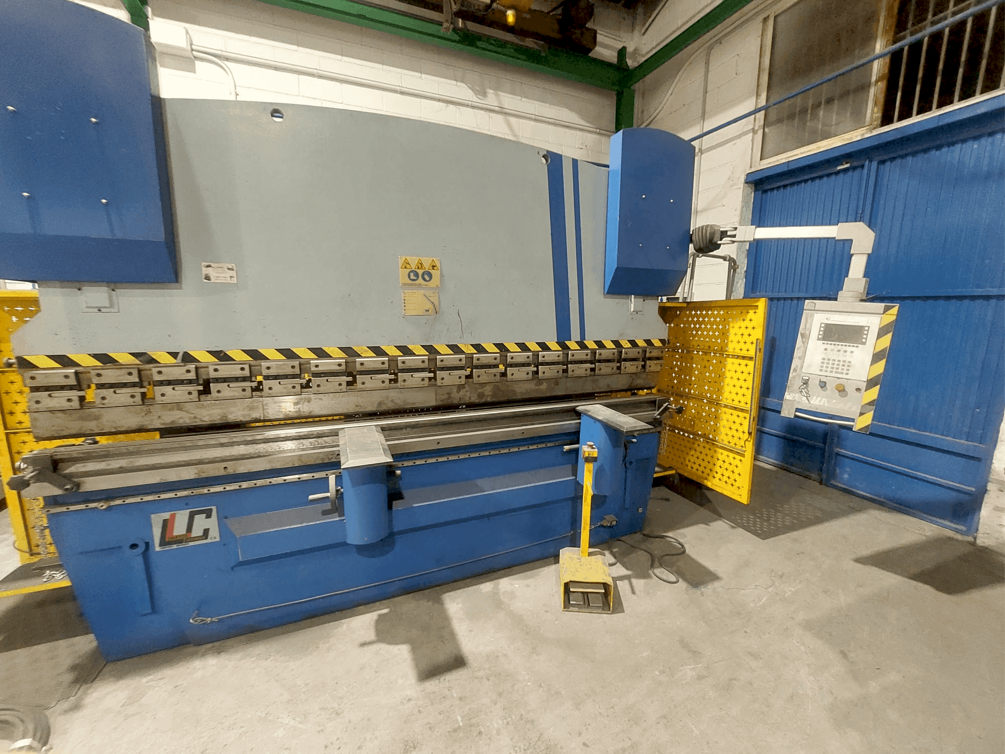 Vista frontale della macchina FEYSAMA LLC PH 125/3200