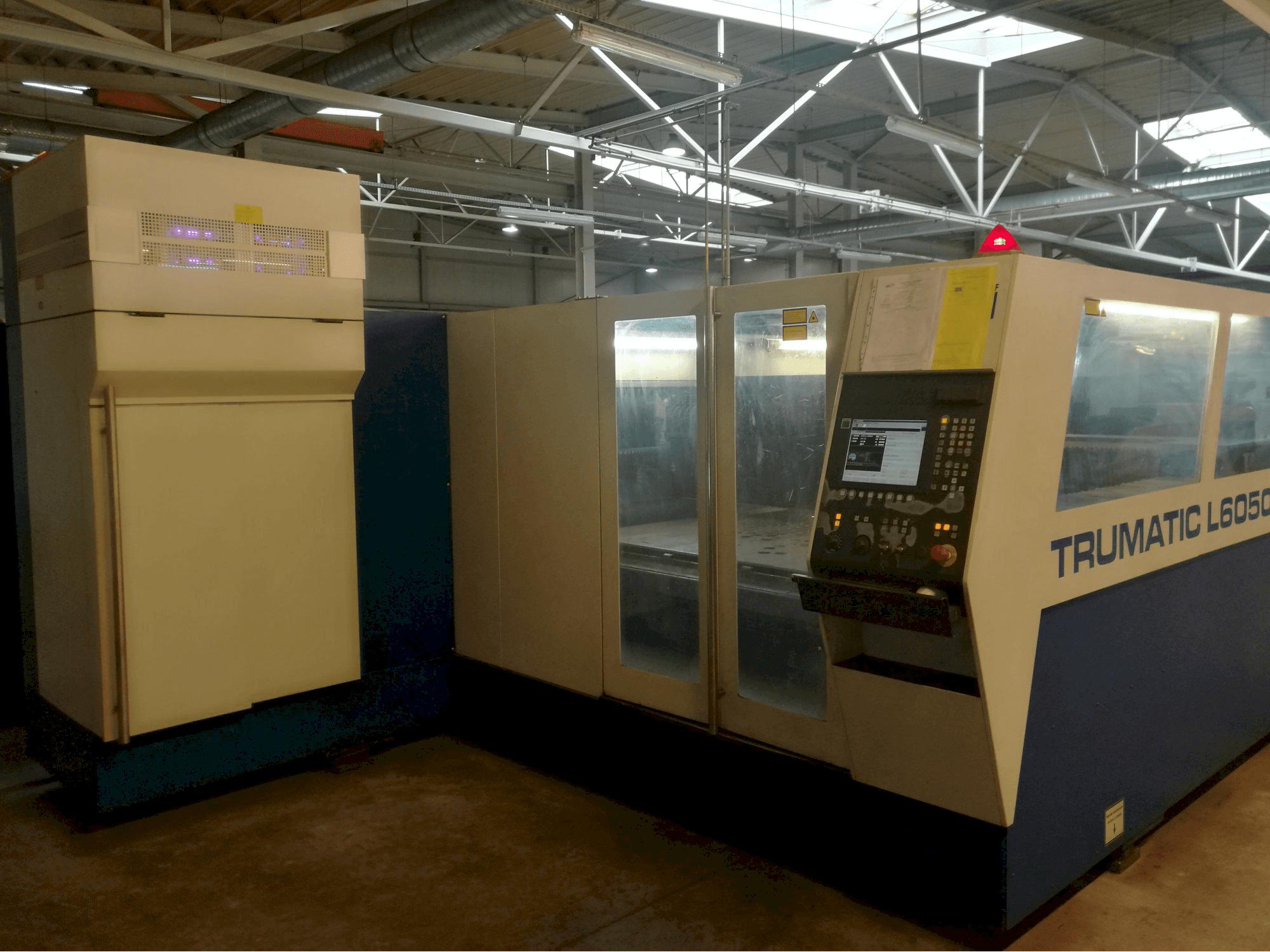 Vista lato destro della macchina Trumpf Trumatic L 6050
