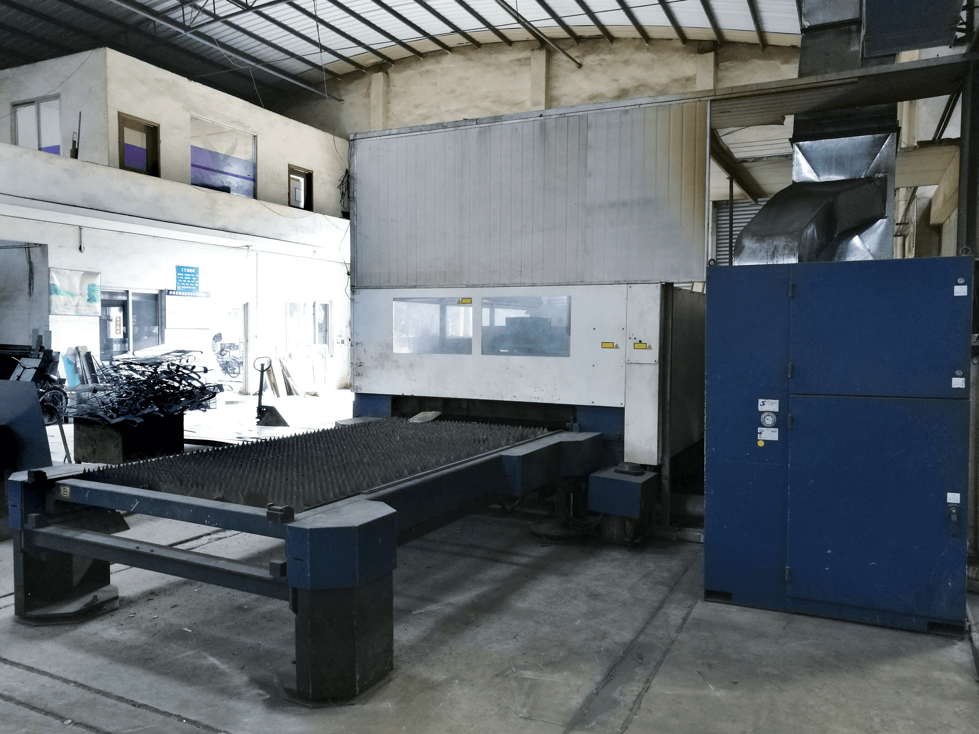 Vista lato destro 1 della Trumpf TruLaser L3030 macchina