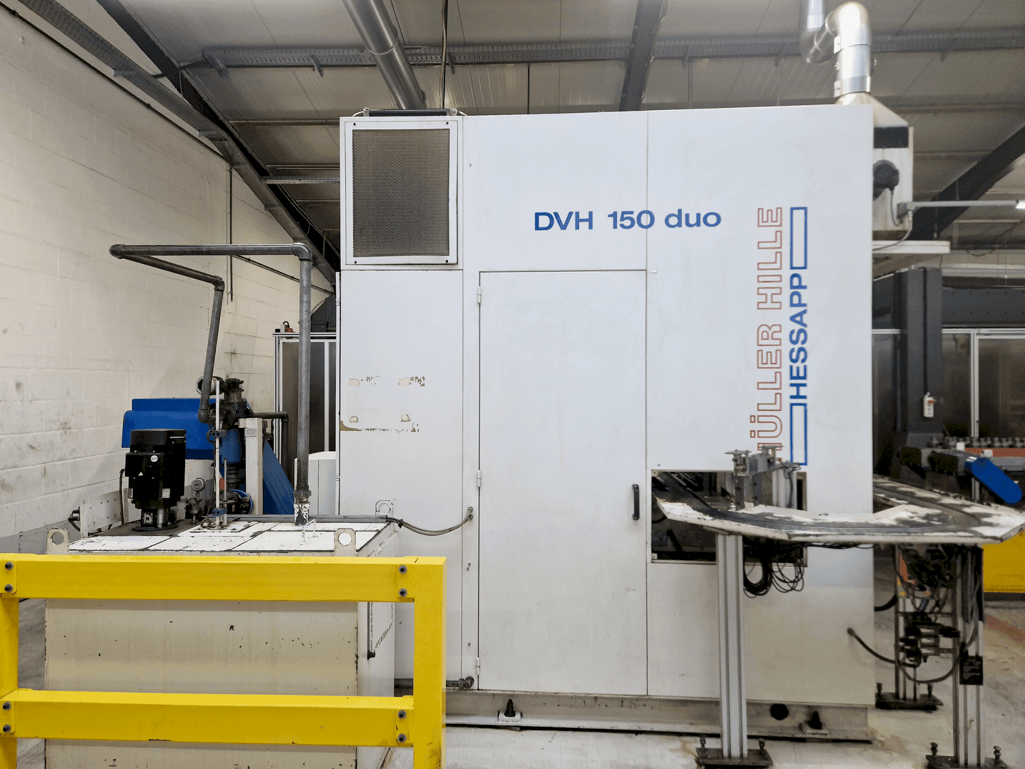 Vista frontale della macchina HULLER HILLE DVH 150 Duo