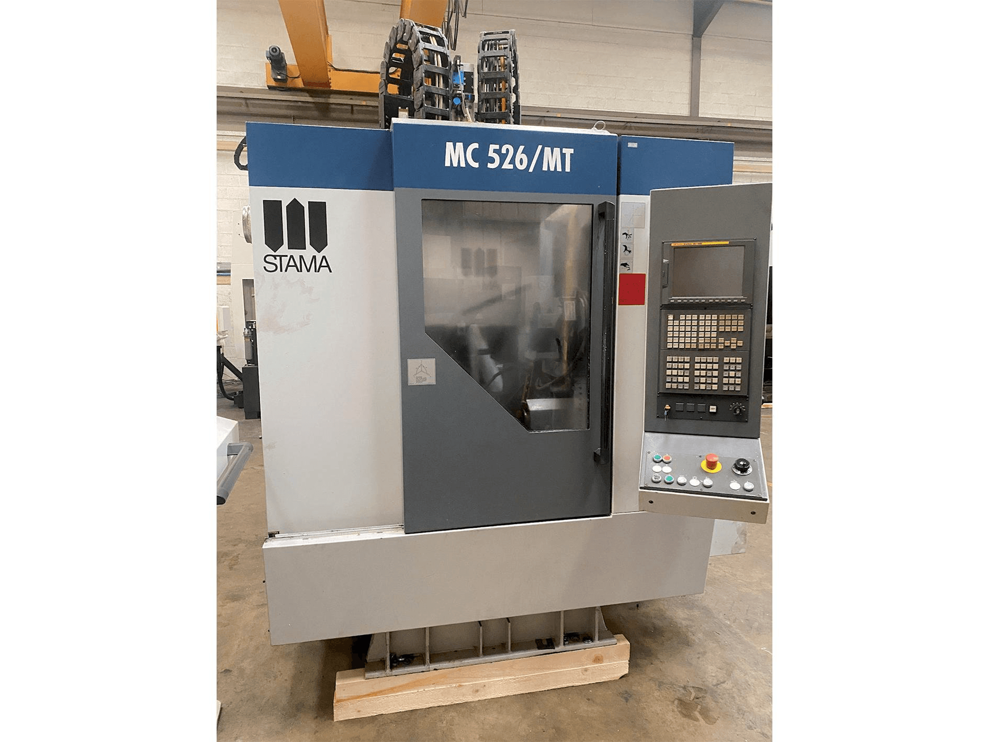 Vista frontale della macchina STAMA MC 526
