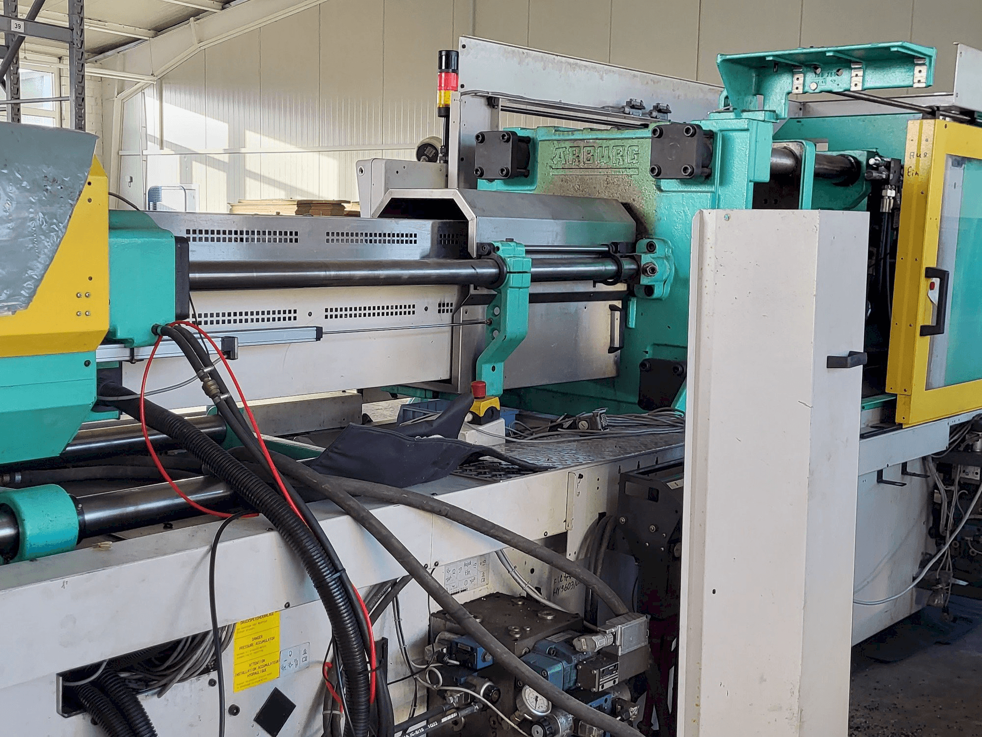 Vista lato sinistro della macchina Arburg Allrounder Centex 570C2200-1300