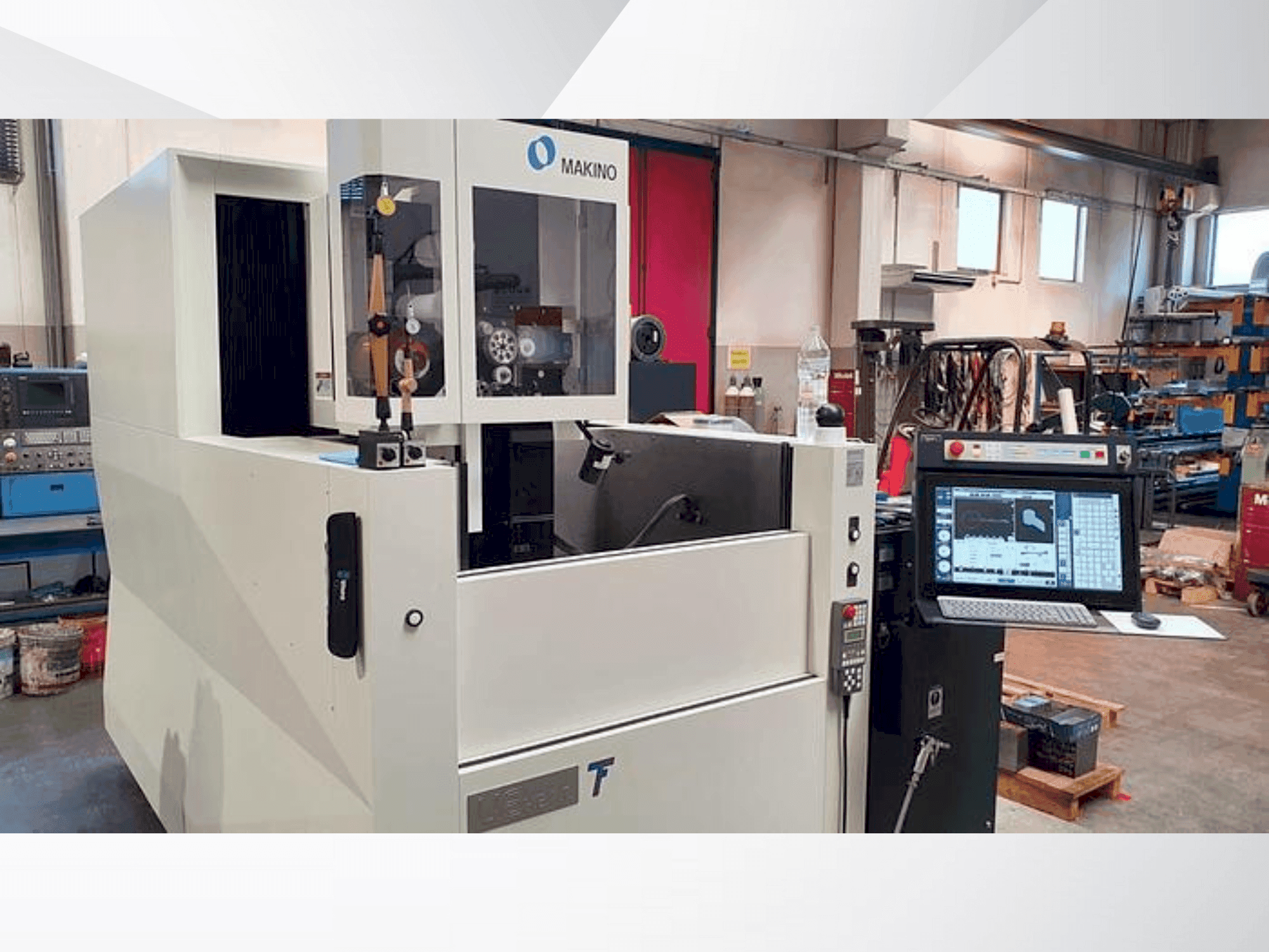 Vista frontale della macchina Makino U6 HEAT