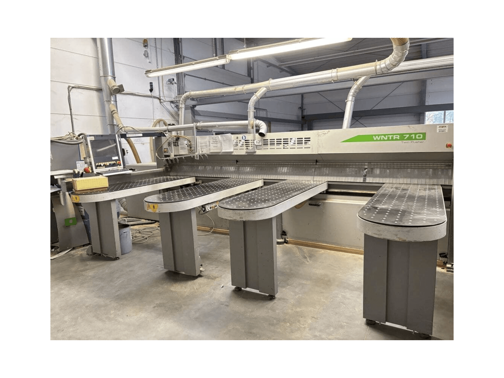 Vista frontale della macchina SELCO WNTR 710