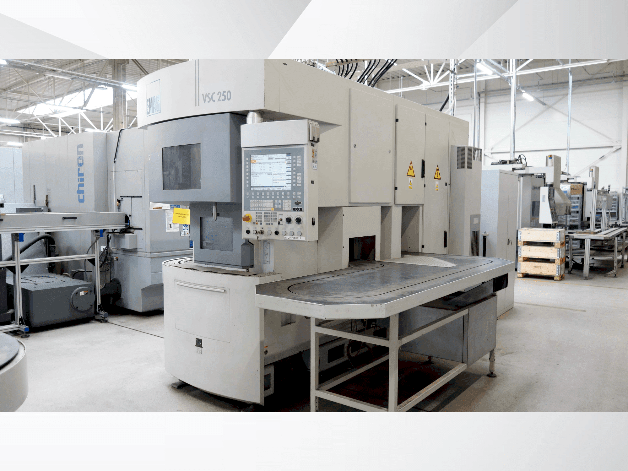 Vista frontale della macchina EMAG VSC 250