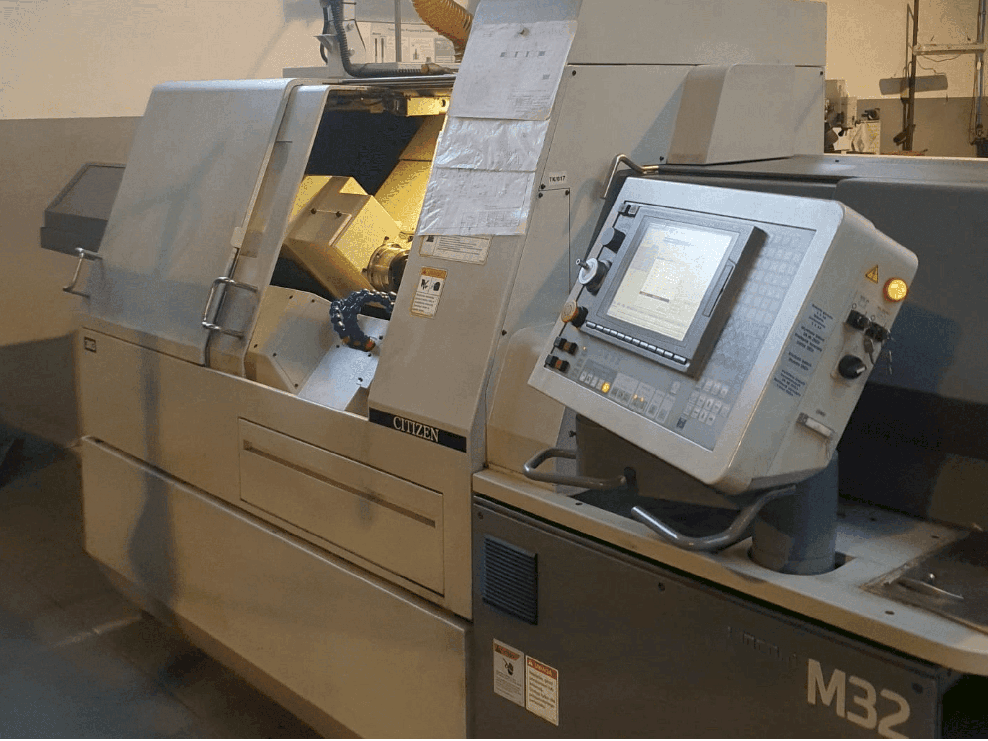 Vista frontale della macchina Citizen M32 III