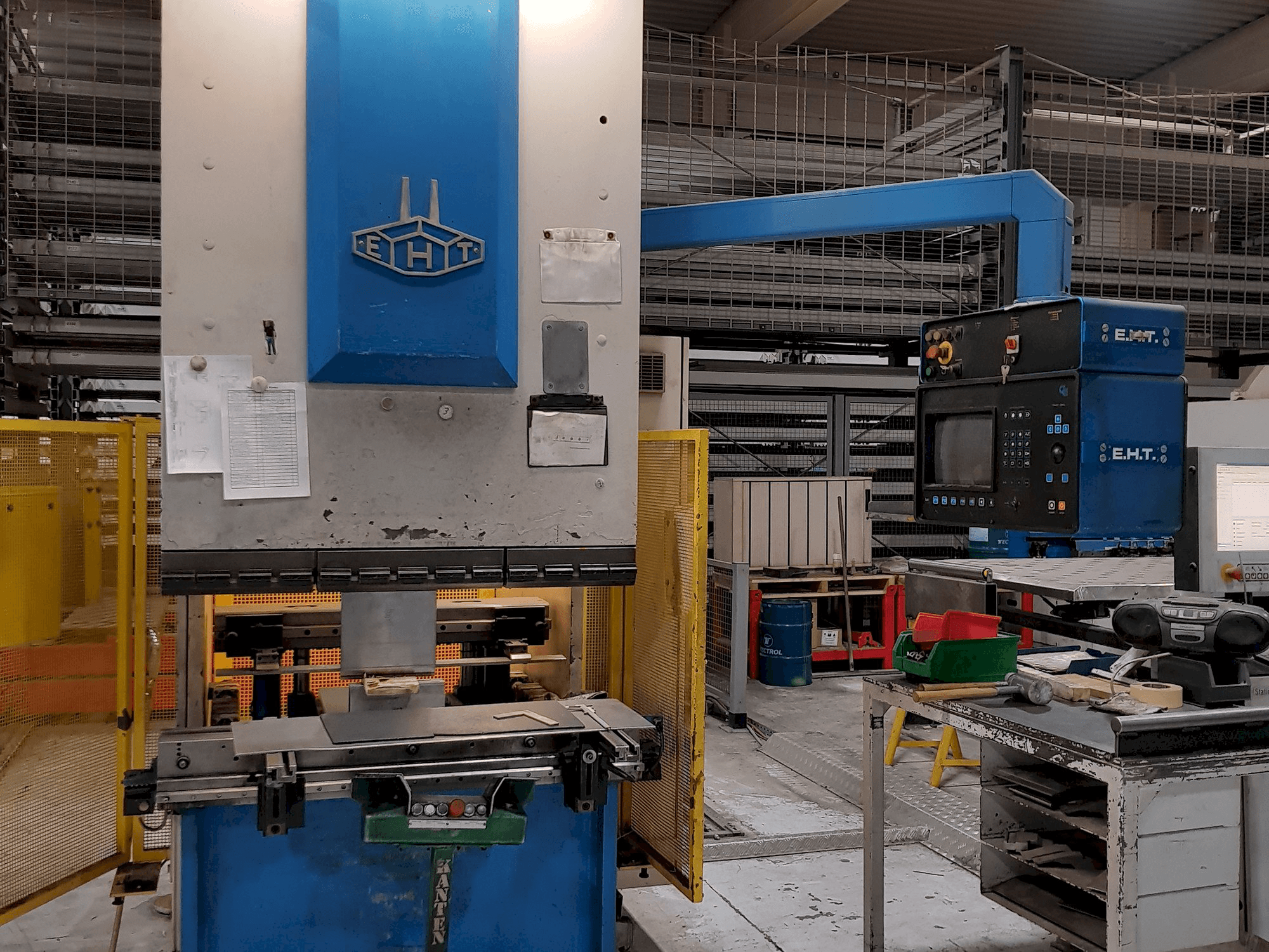 Vista frontale della macchina EHT EHP 5.5-12