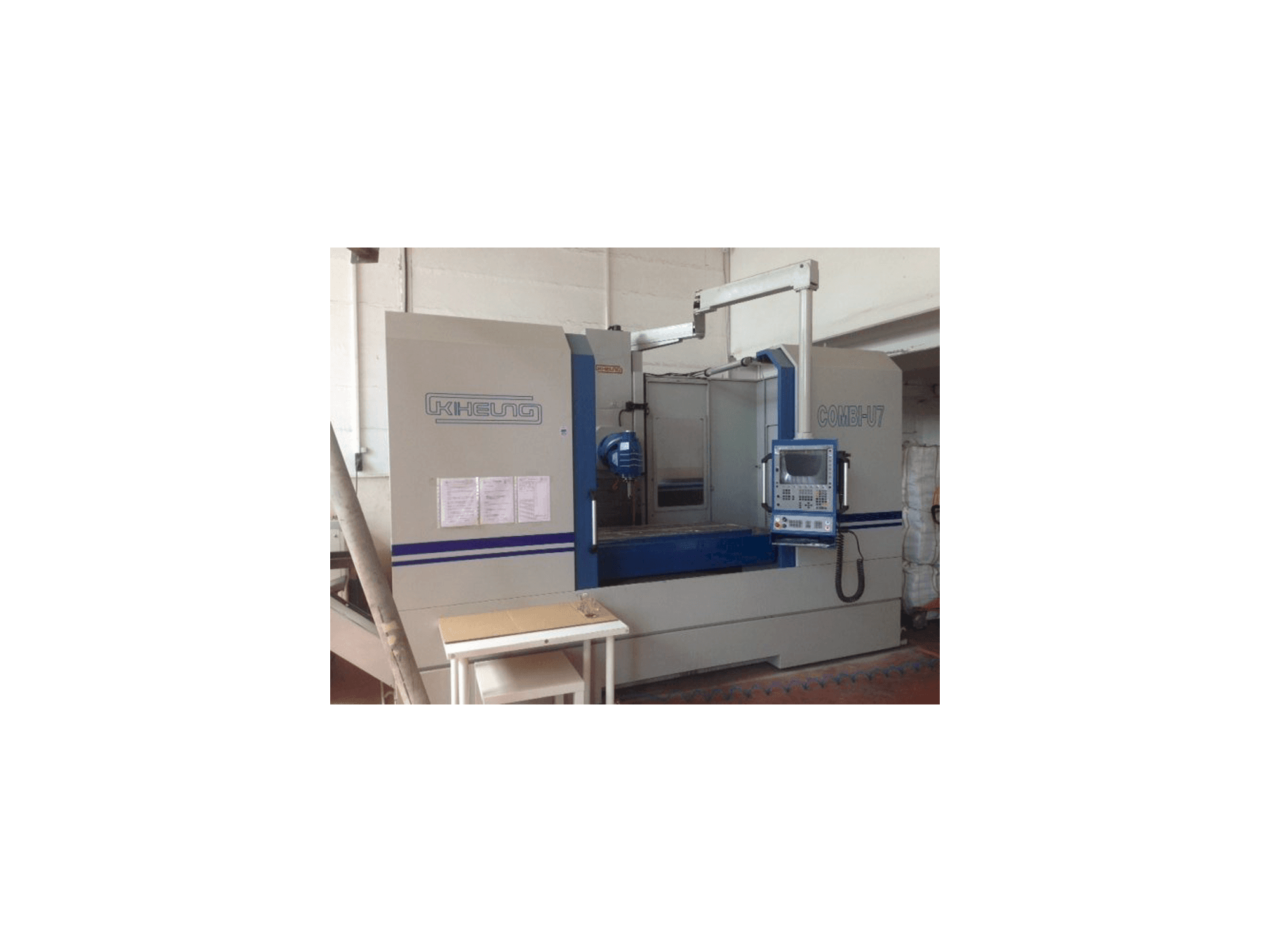 Vista frontale della macchina KIHEUNG COMBI U7