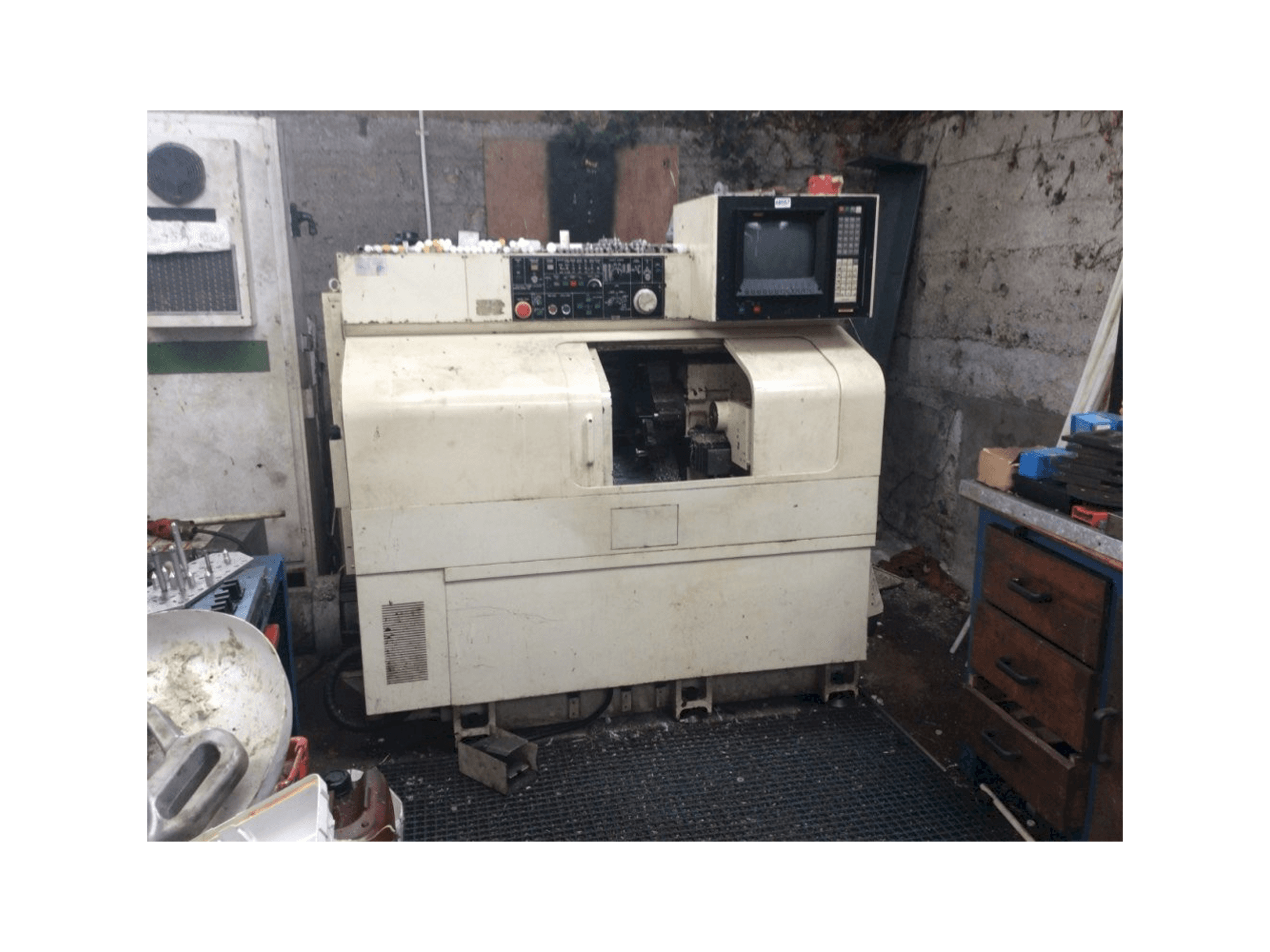 Vista frontale della macchina NAKAMURA-TOME TMC-15