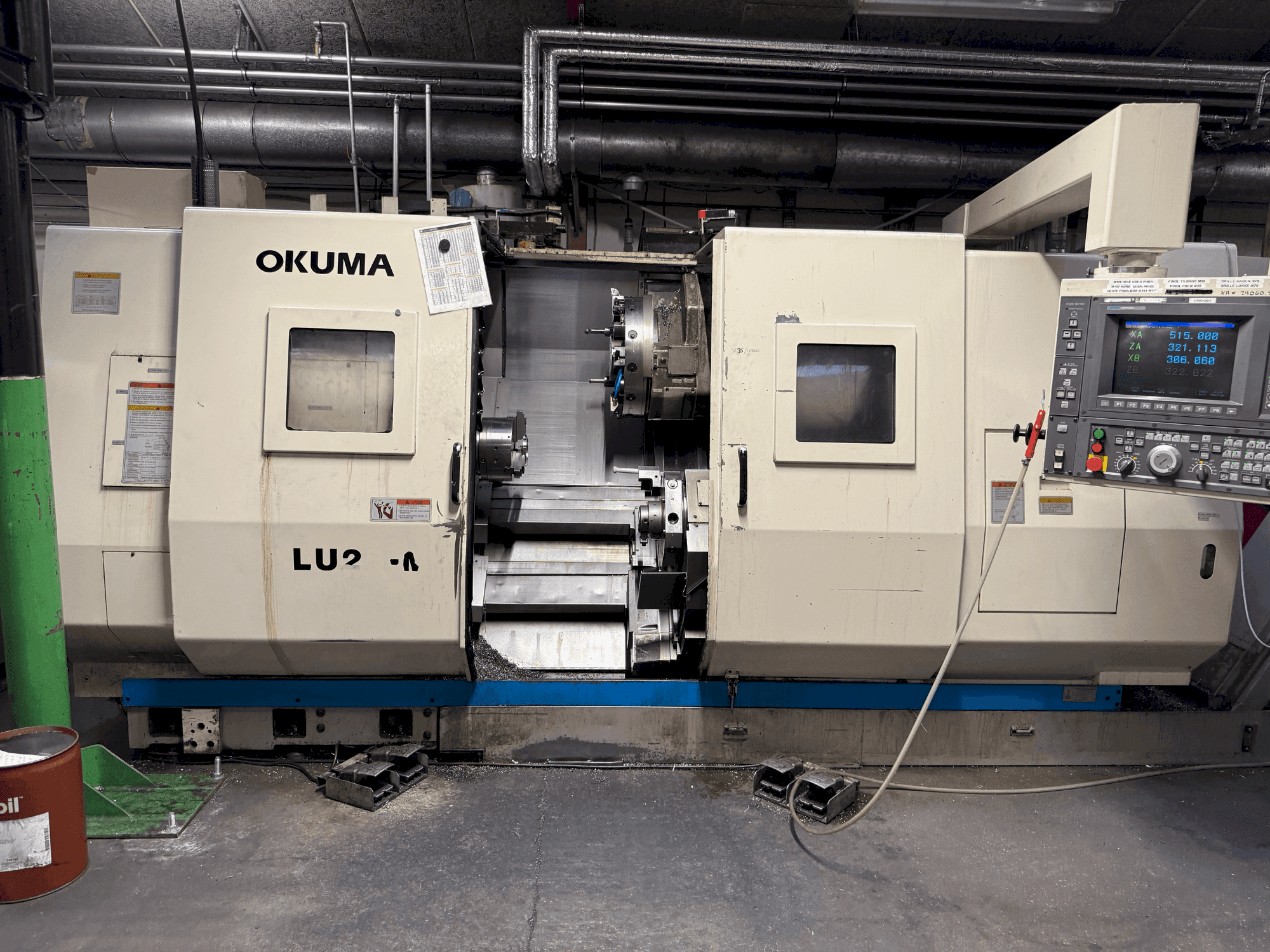 Vista frontale della macchina Okuma LU2-M