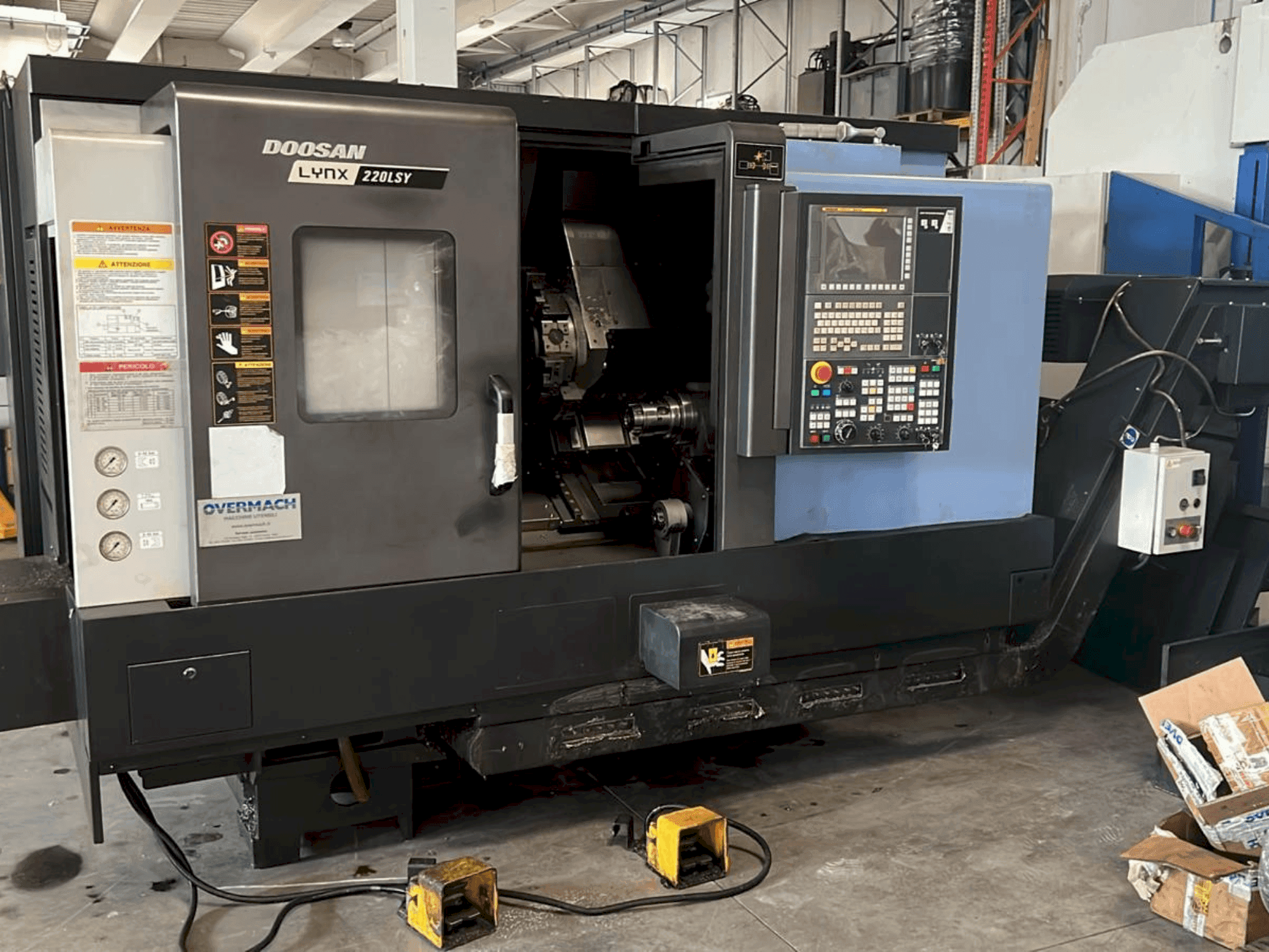 Vista frontale della macchina DOOSAN DOOSAN LYNX 220LSY