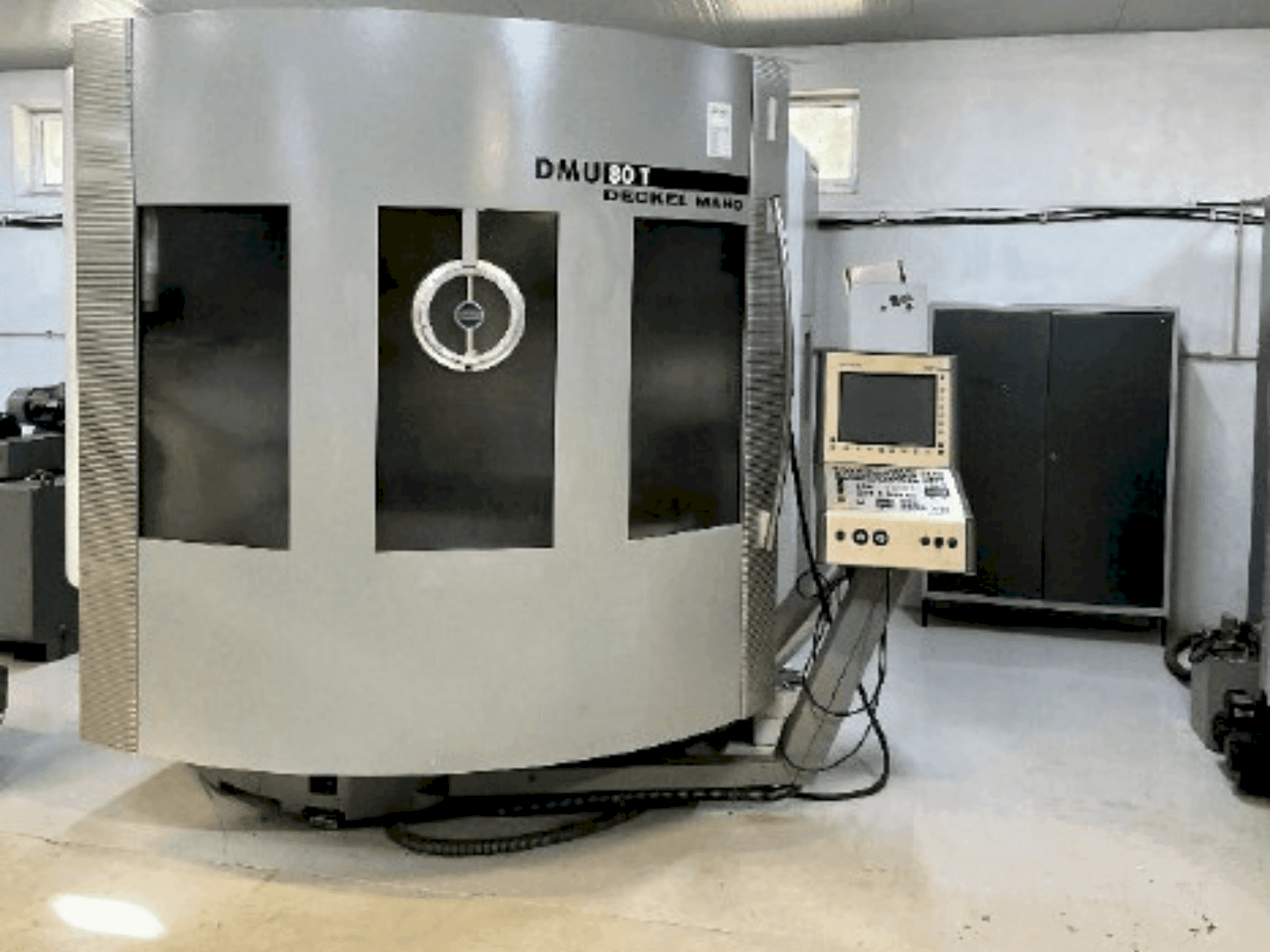 Vista frontale della macchina DMG DECKEL MAHO DMU 80T