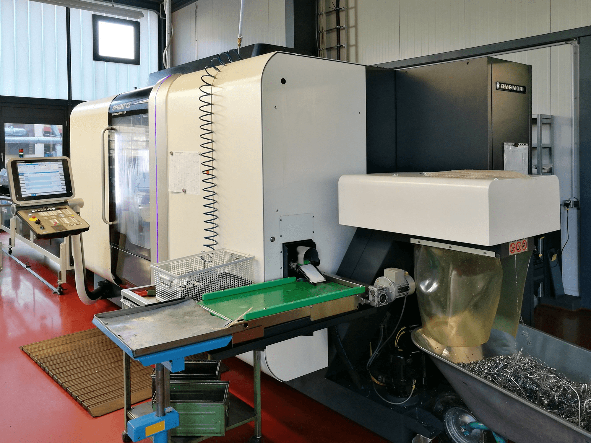 Vista lato destro della macchina DMG MORI Sprint 65 3T