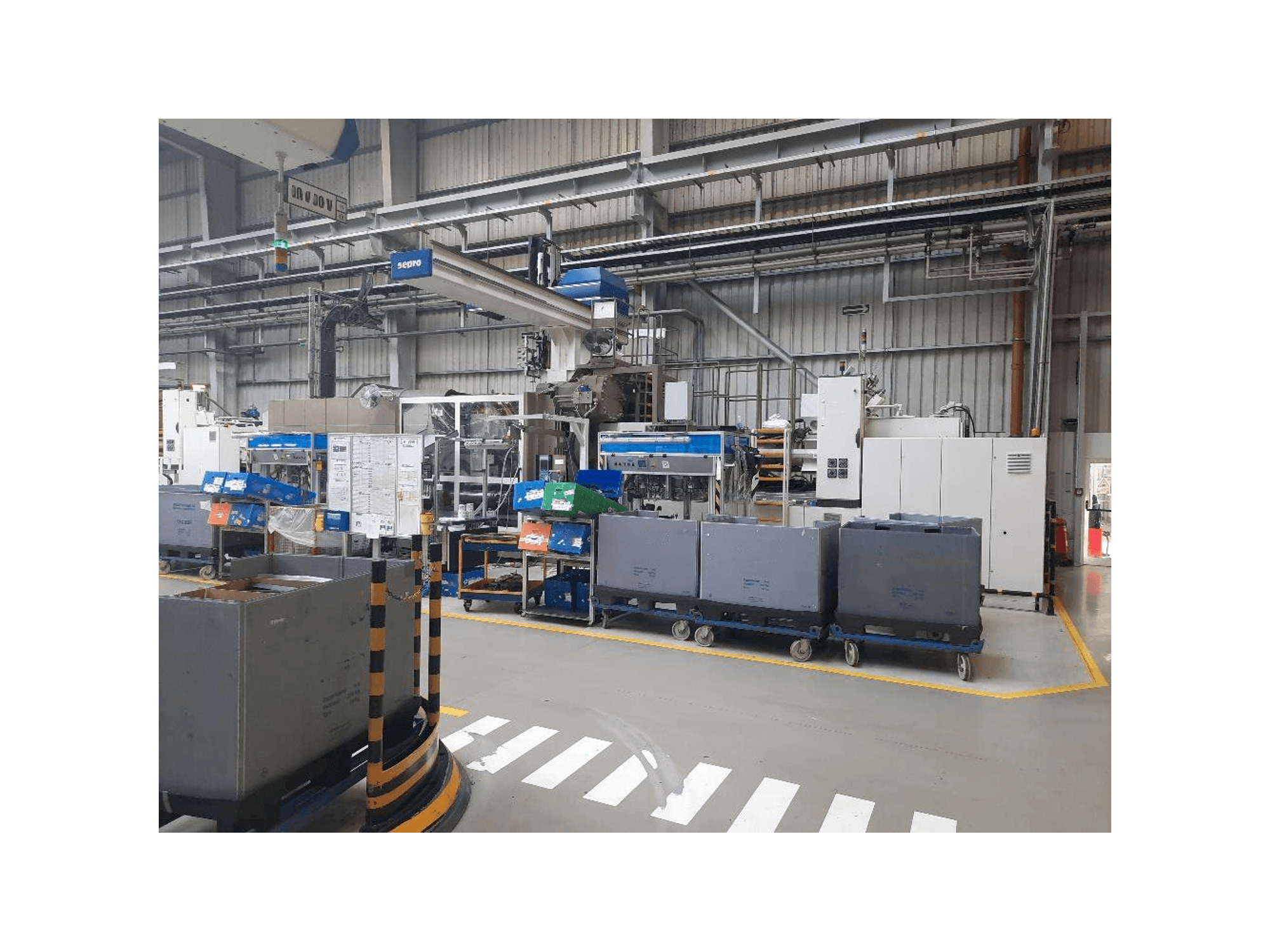 Vista frontale della macchina Battenfeld 2000/19000