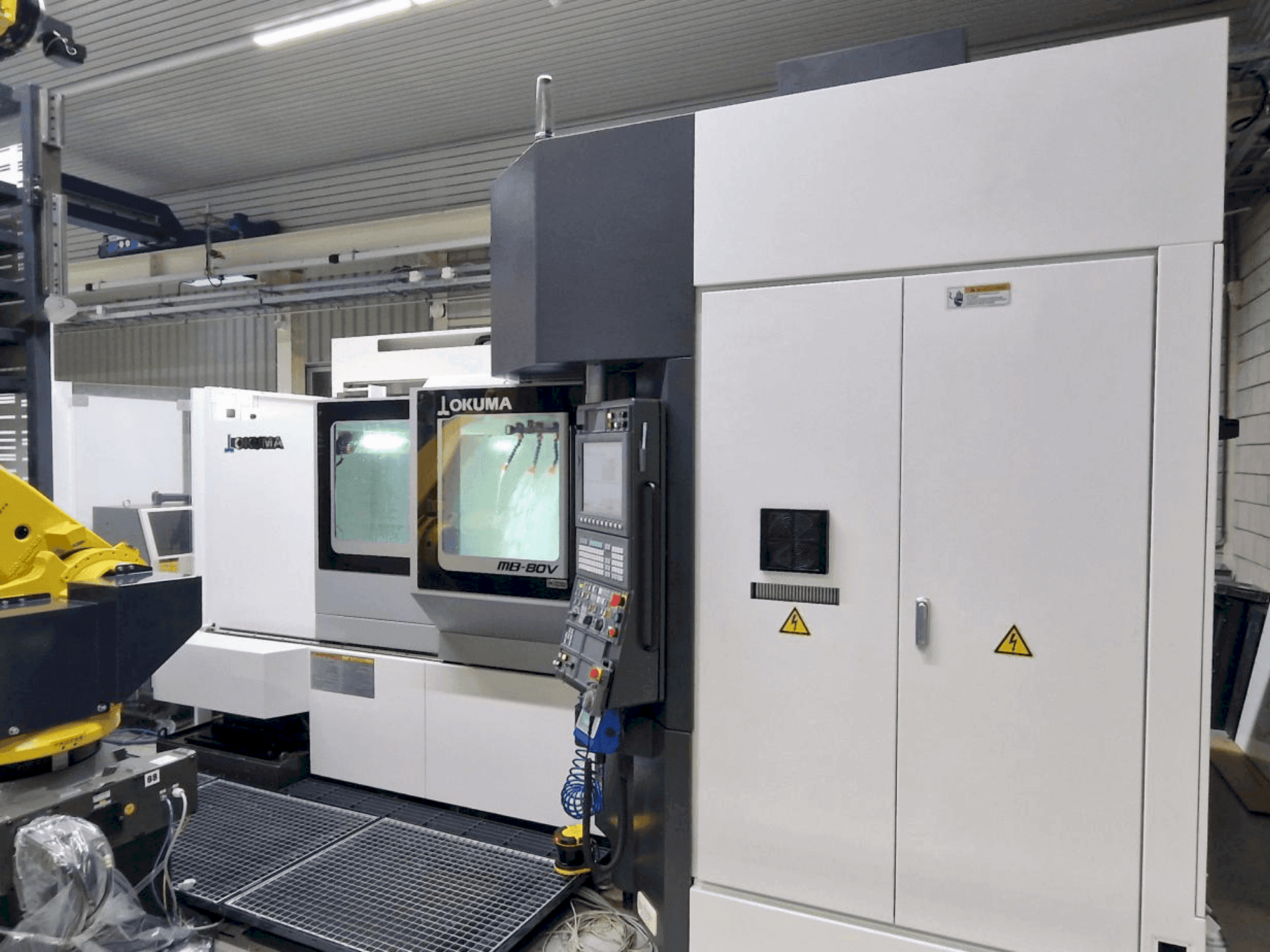Vista frontale della macchina Okuma MB 80V