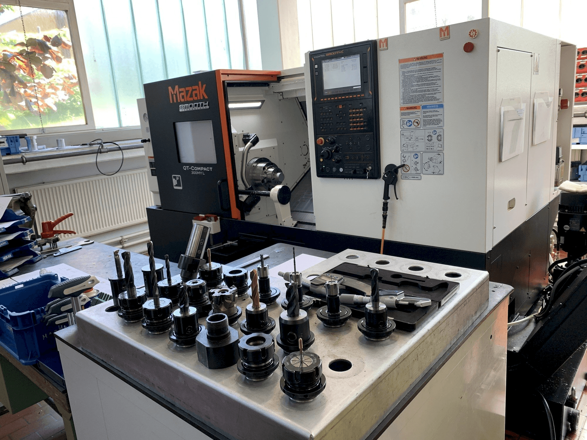 Vista frontale della macchina Mazak QTC 300MY L500