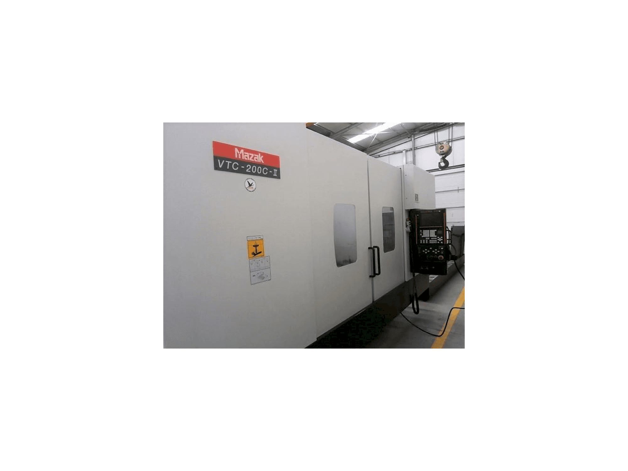 Vista frontale della macchina Mazak VTC-200C