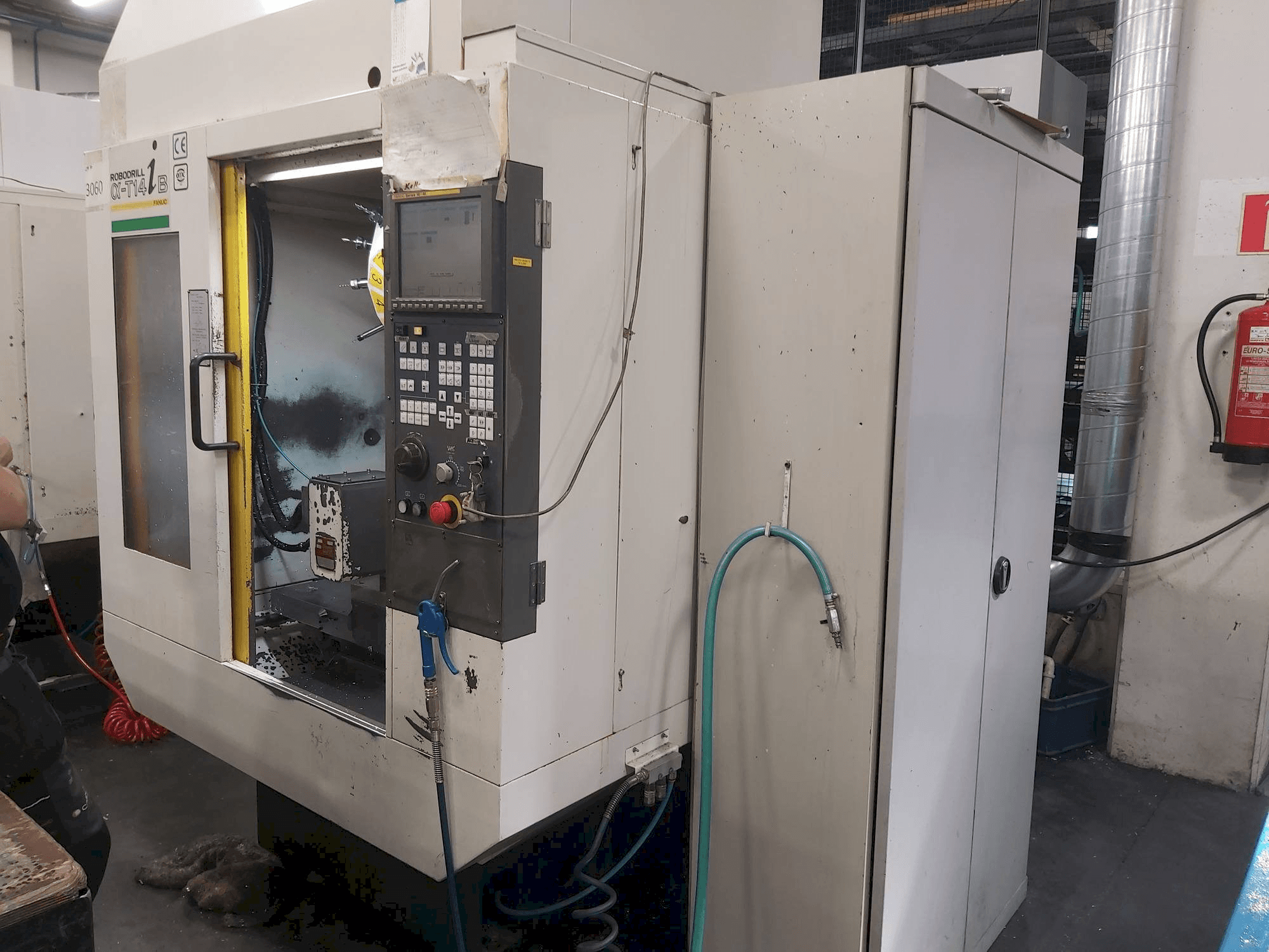 Vista frontale della macchina FANUC Robodrill Alpha T14iB