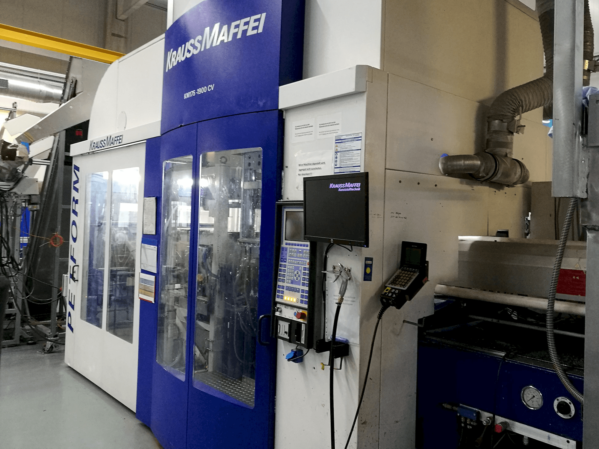 Vista lato destro della macchina Krauss Maffei 175-1900 CV