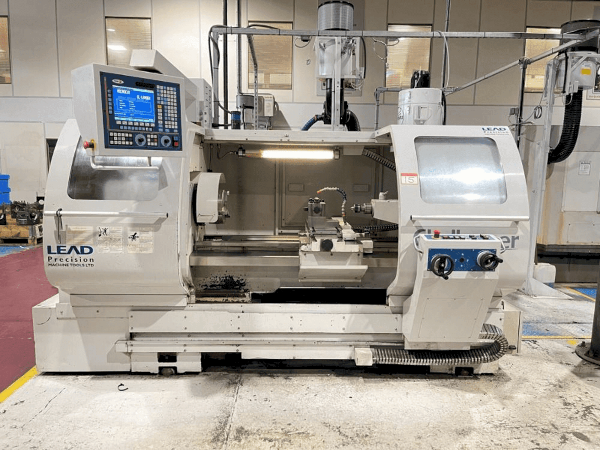 Vista frontale della macchina MICROCUT Challenger BNC-1840