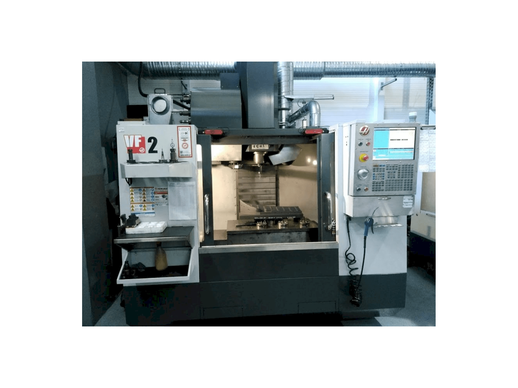 Vista frontale della macchina HAAS VF2