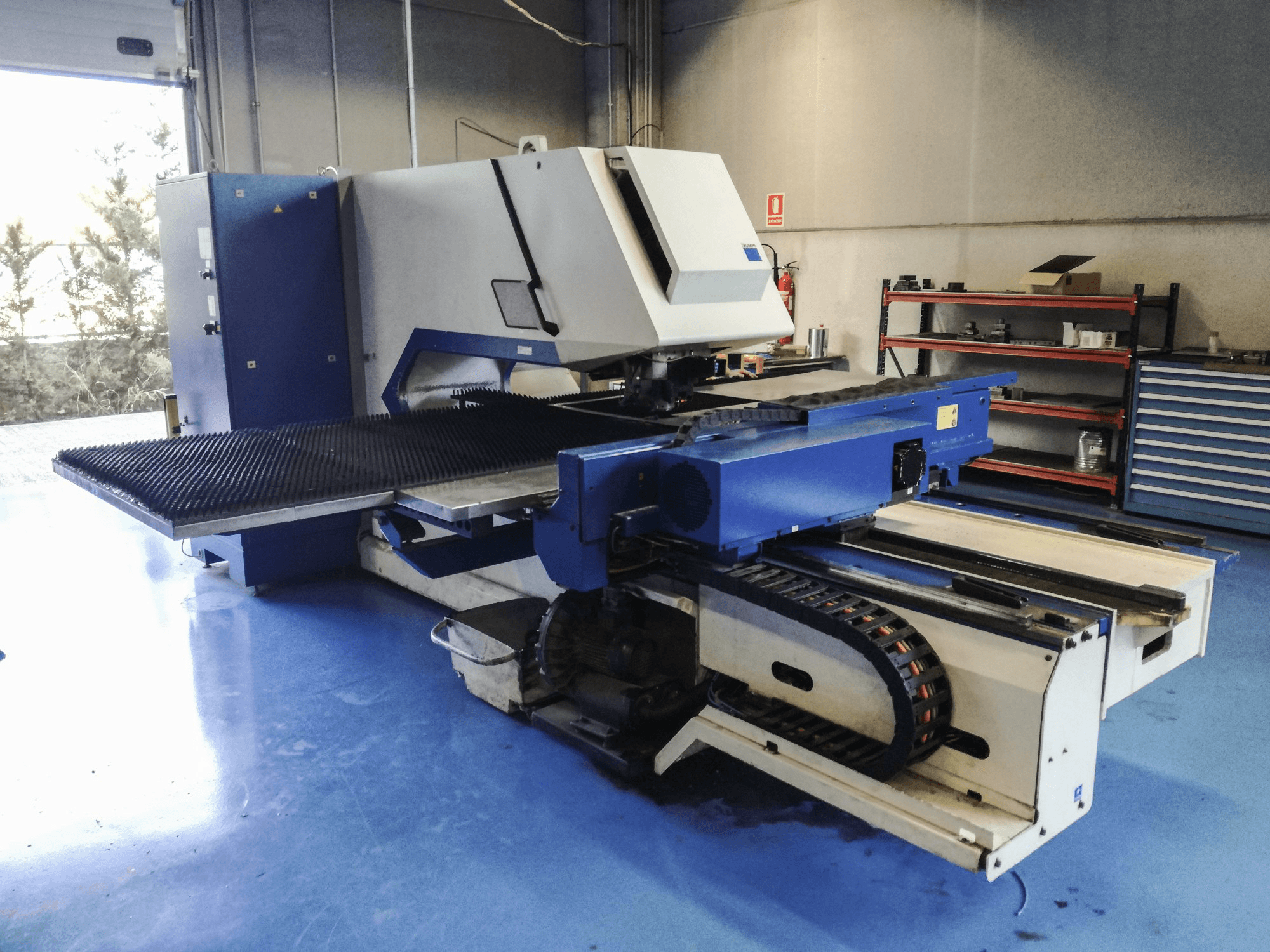 Vista lato sinistro della macchina Trumpf Trumatic 2000 R