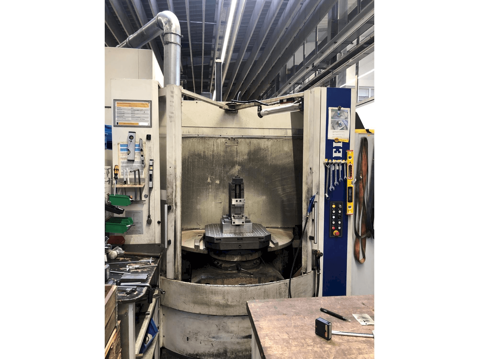 Vista frontale della macchina HELLER MCH 250