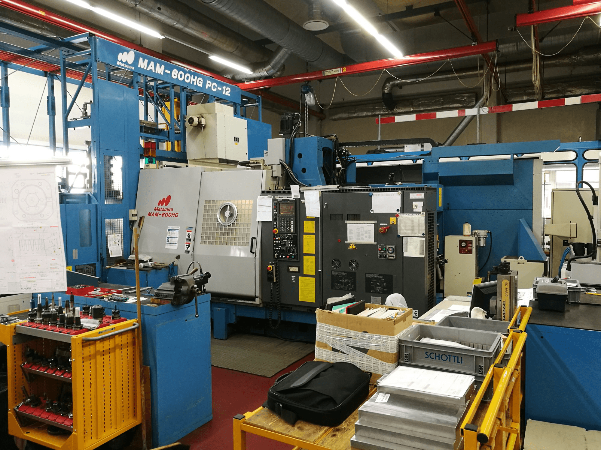 Vista frontale della macchina Matsuura MAM 600HG PC-12