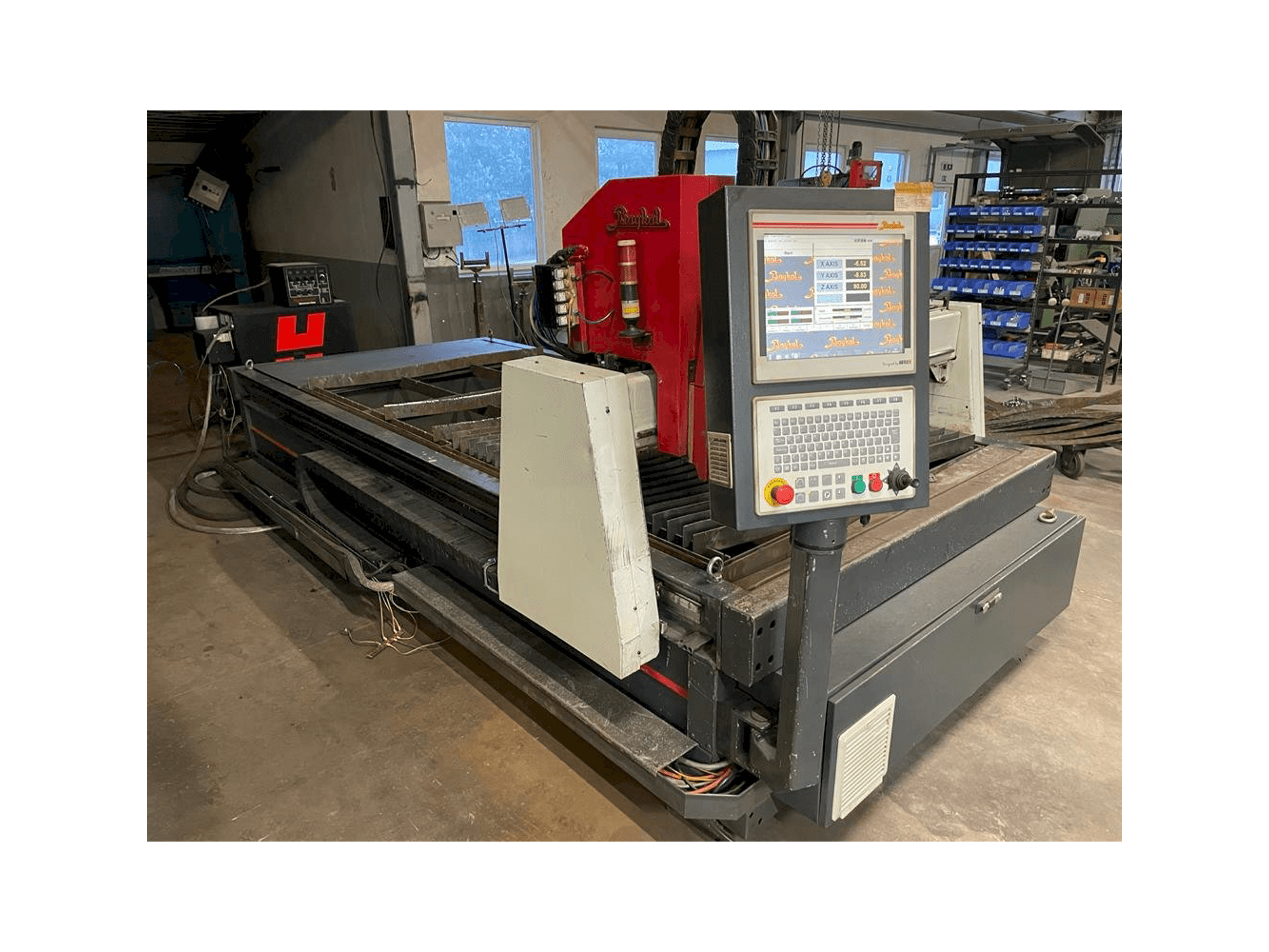 Vista frontale della macchina Baykal BPH 1503 + Hypertherm HPR 130