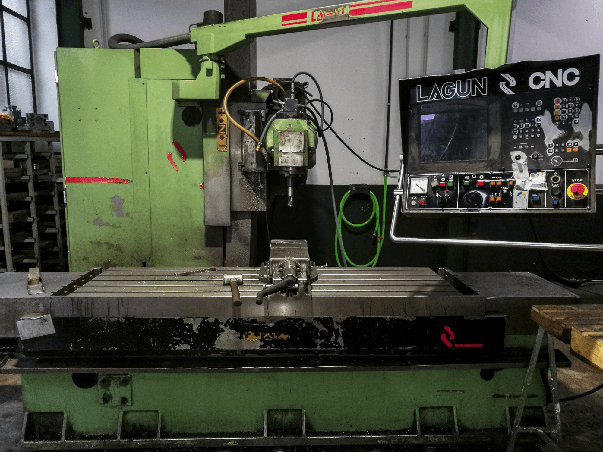 Vista frontale della macchina Lagun FBF 1800