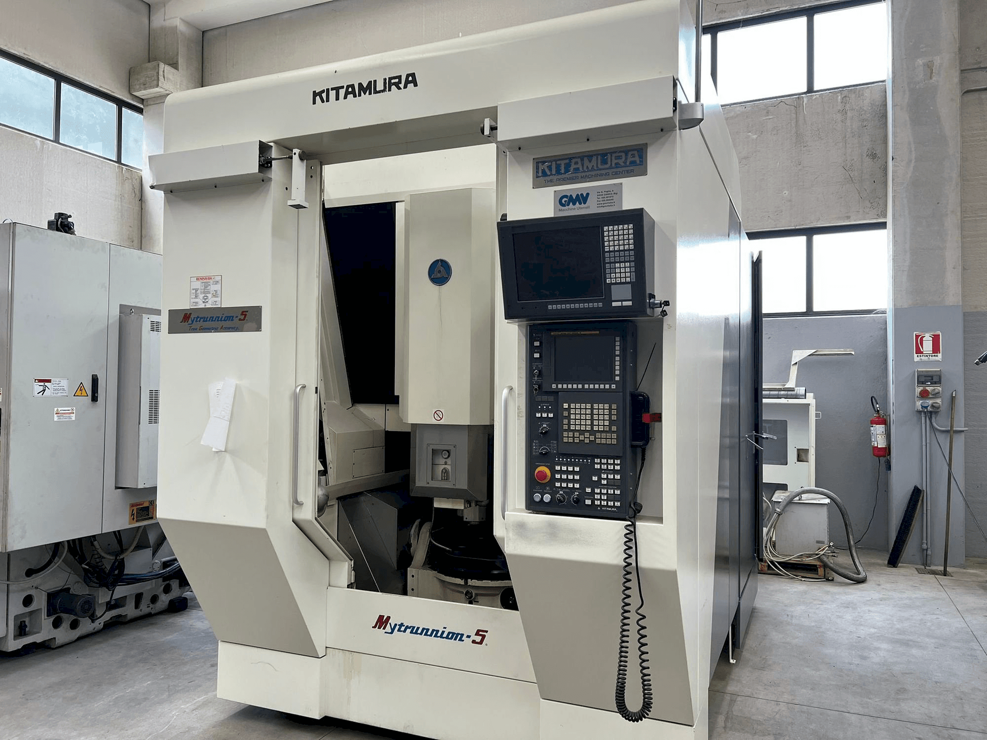 Vista frontale della macchina Kitamura Mytrunnion 5