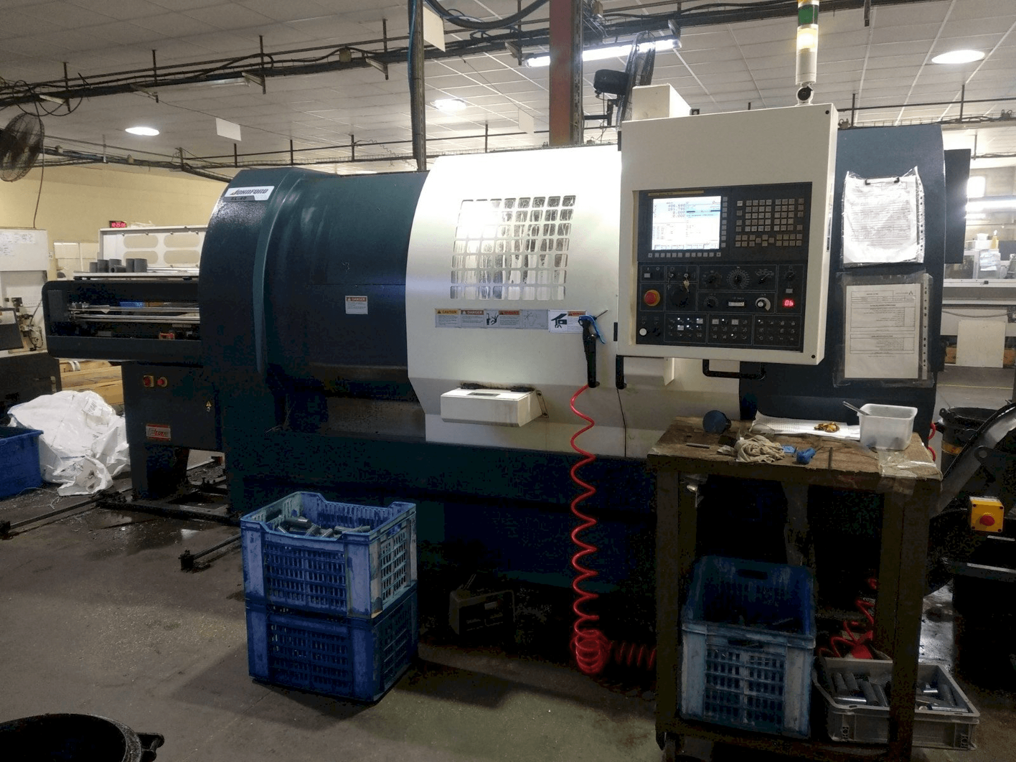 Vista frontale della macchina Johnford SL-40