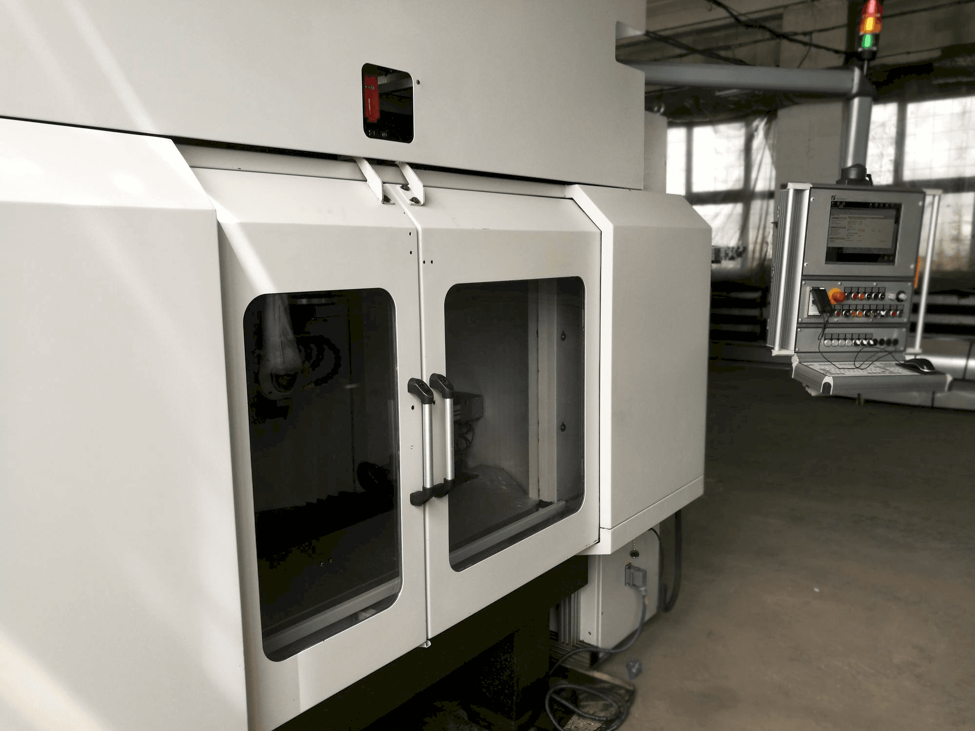 Vista frontale della macchina Fohrenbach F-Grind 605