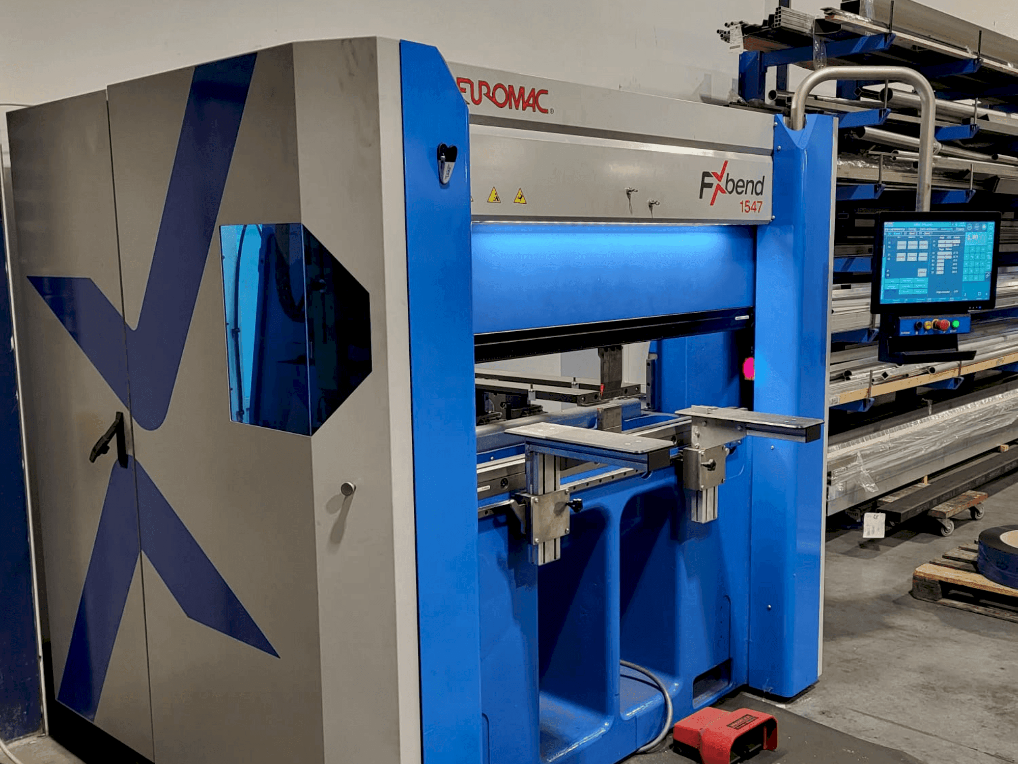 Vista frontale della macchina Euromac FXbend 1547