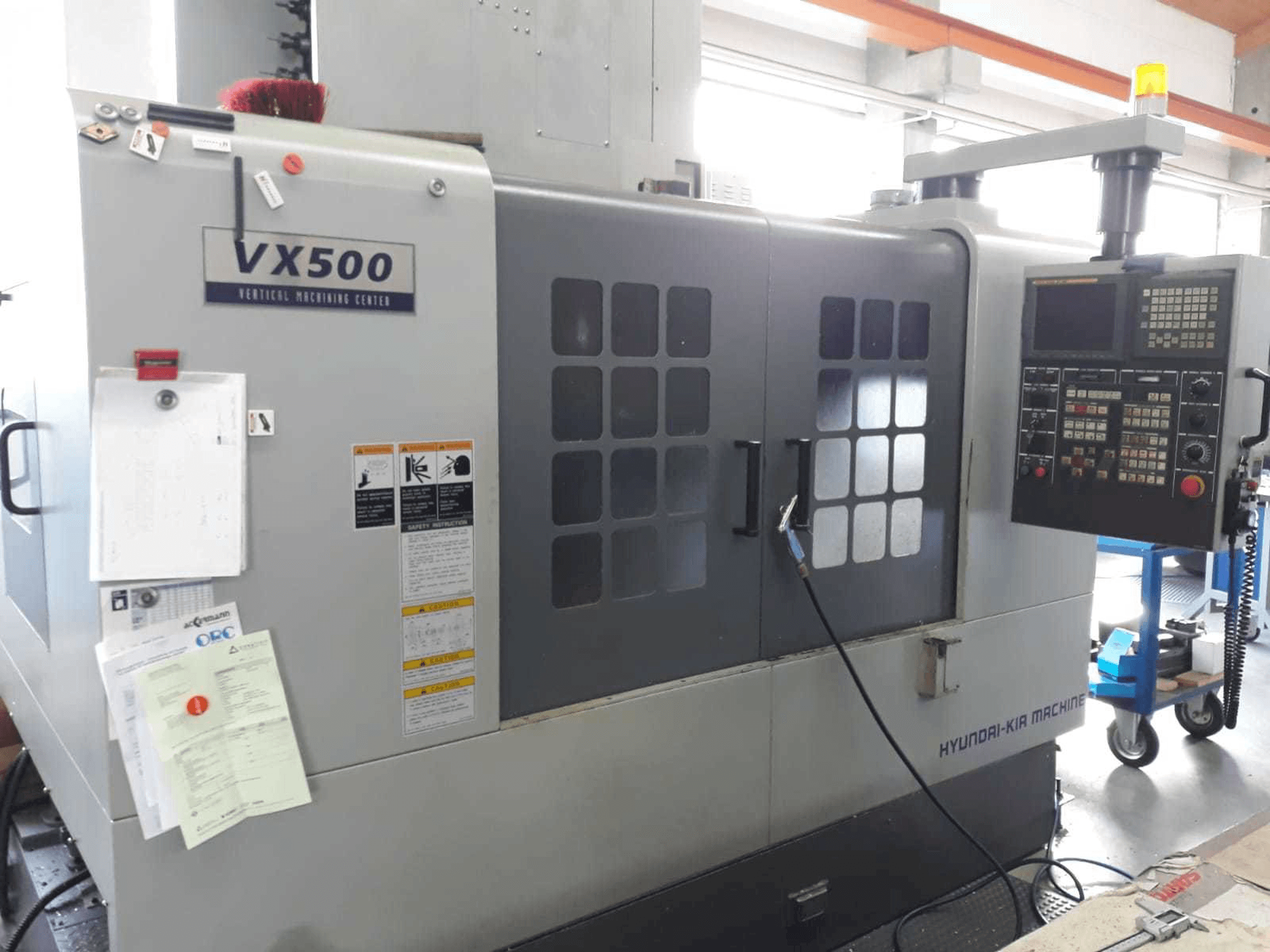 Vista frontale della macchina Hyundai Kia VX500