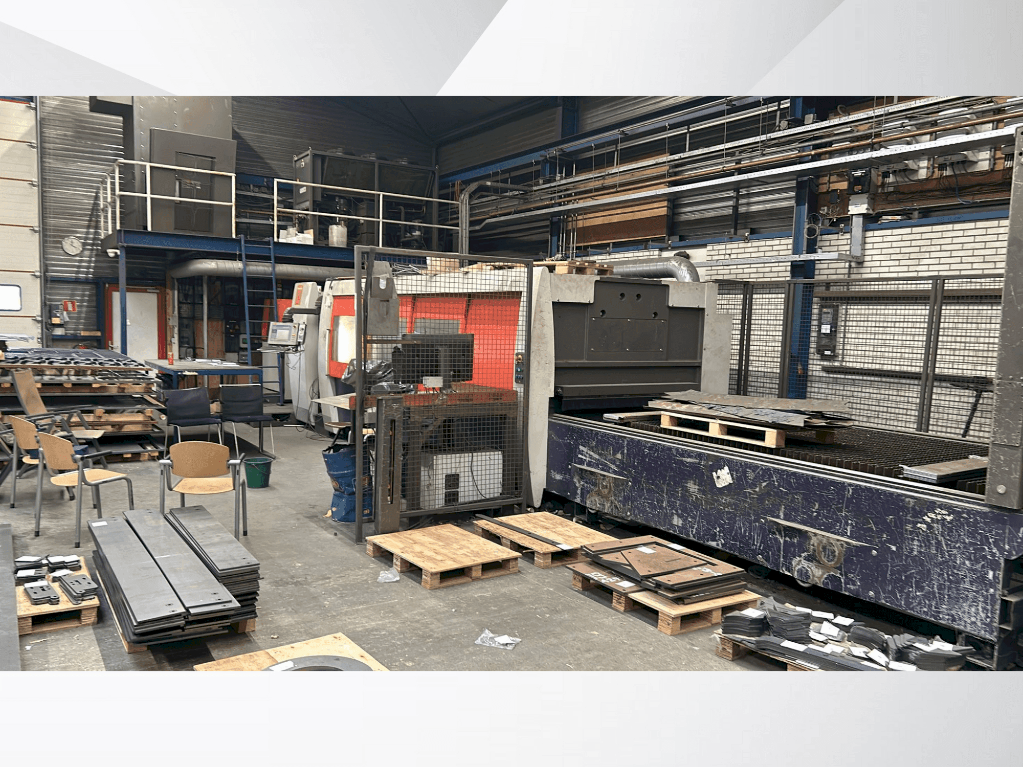 Vista frontale della macchina Bystronic BySpeed Pro 3015 + ByTrans Extended 3015
