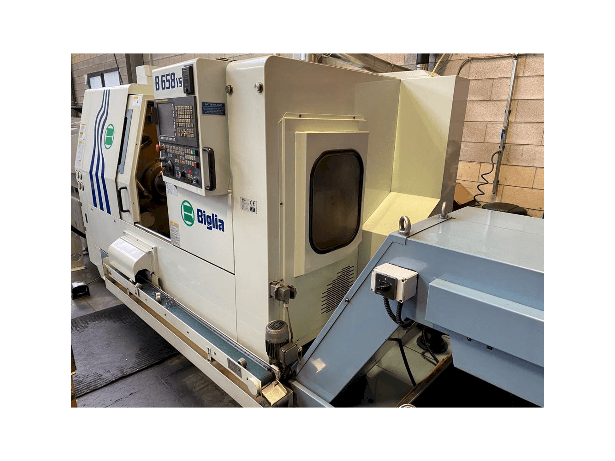 Vista laterale della macchina Biglia B658 YS