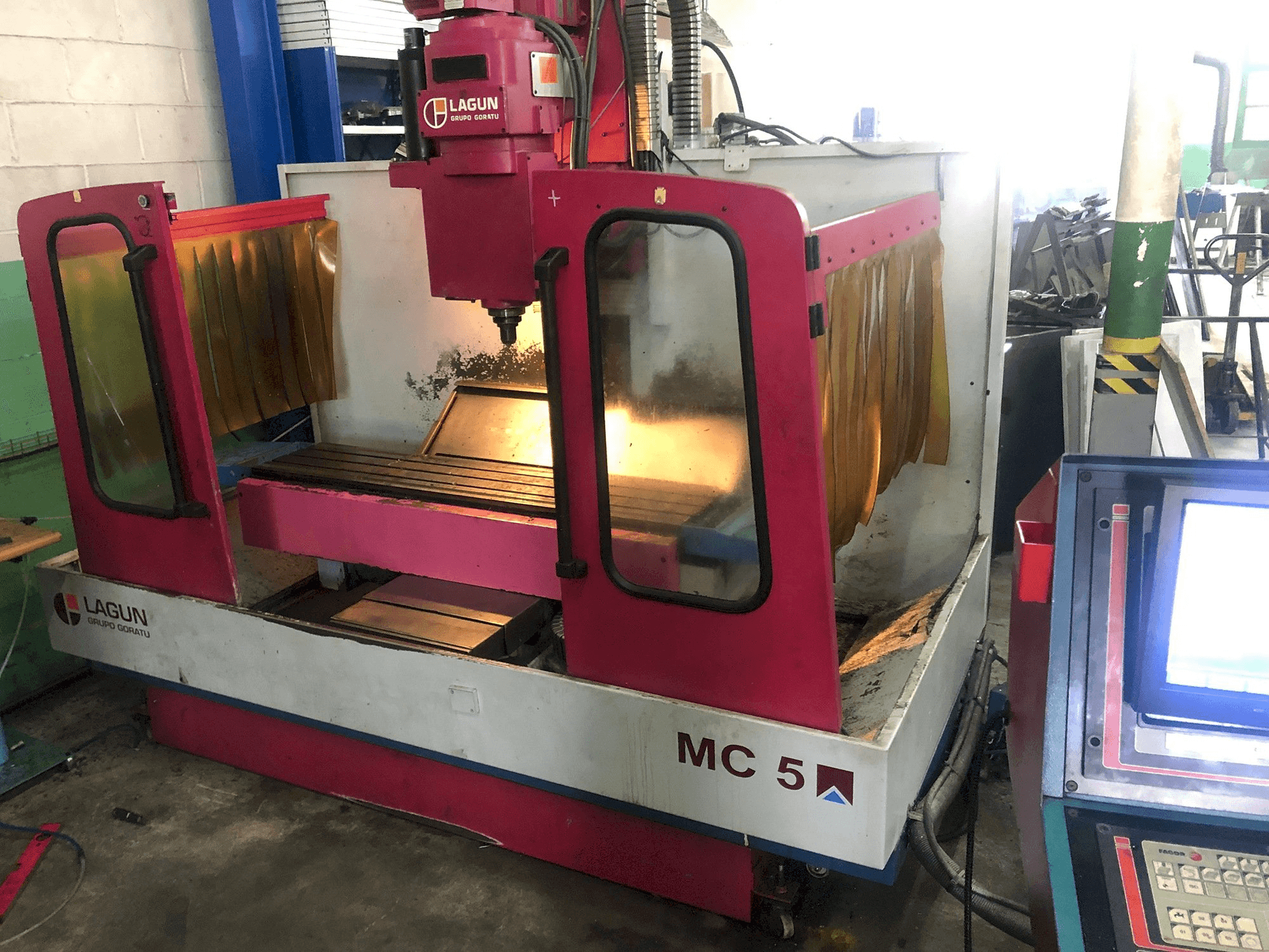 Vista frontale della macchina LAGUN MC 5