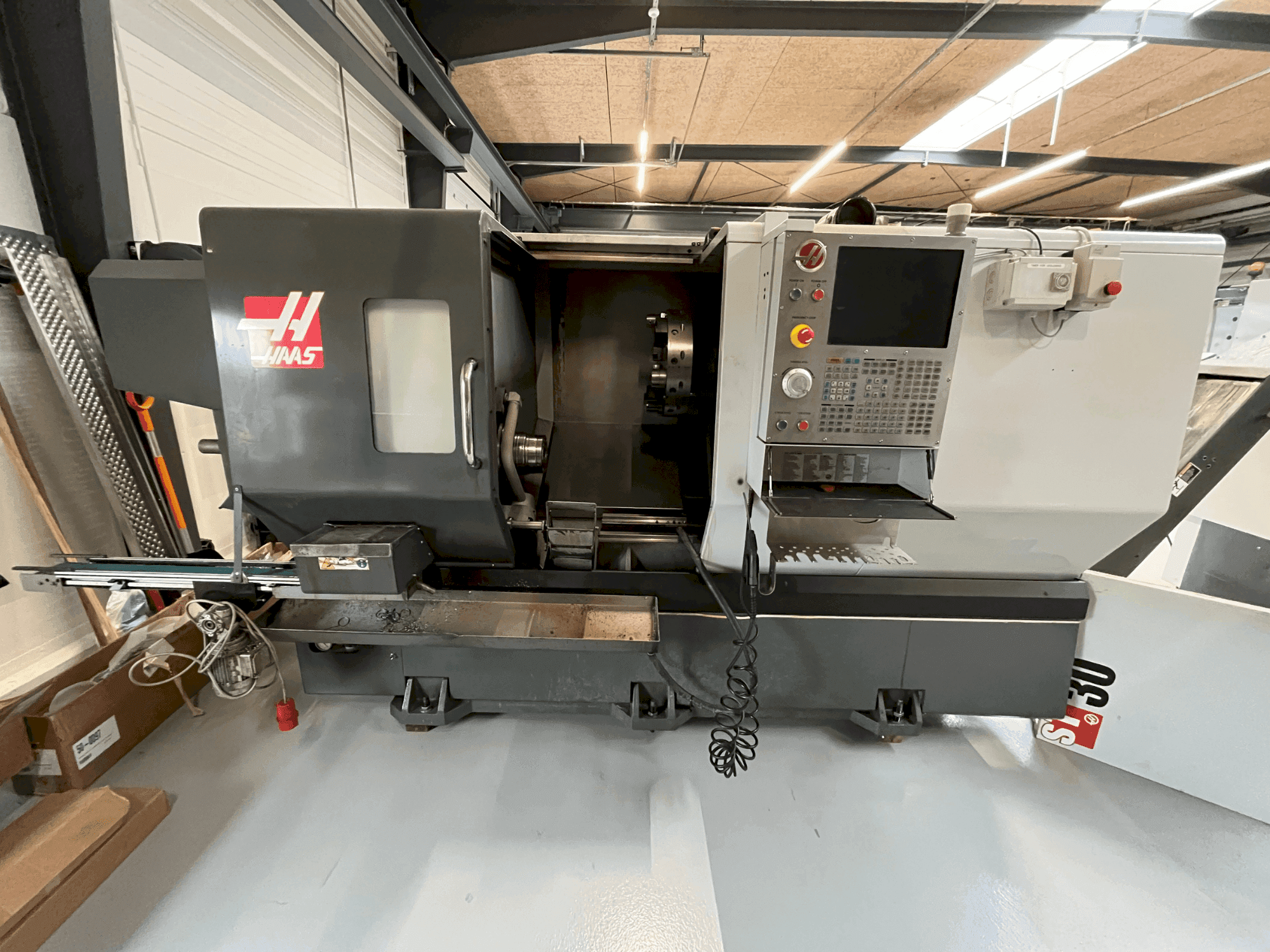 Vista frontale della macchina HAAS ST-30