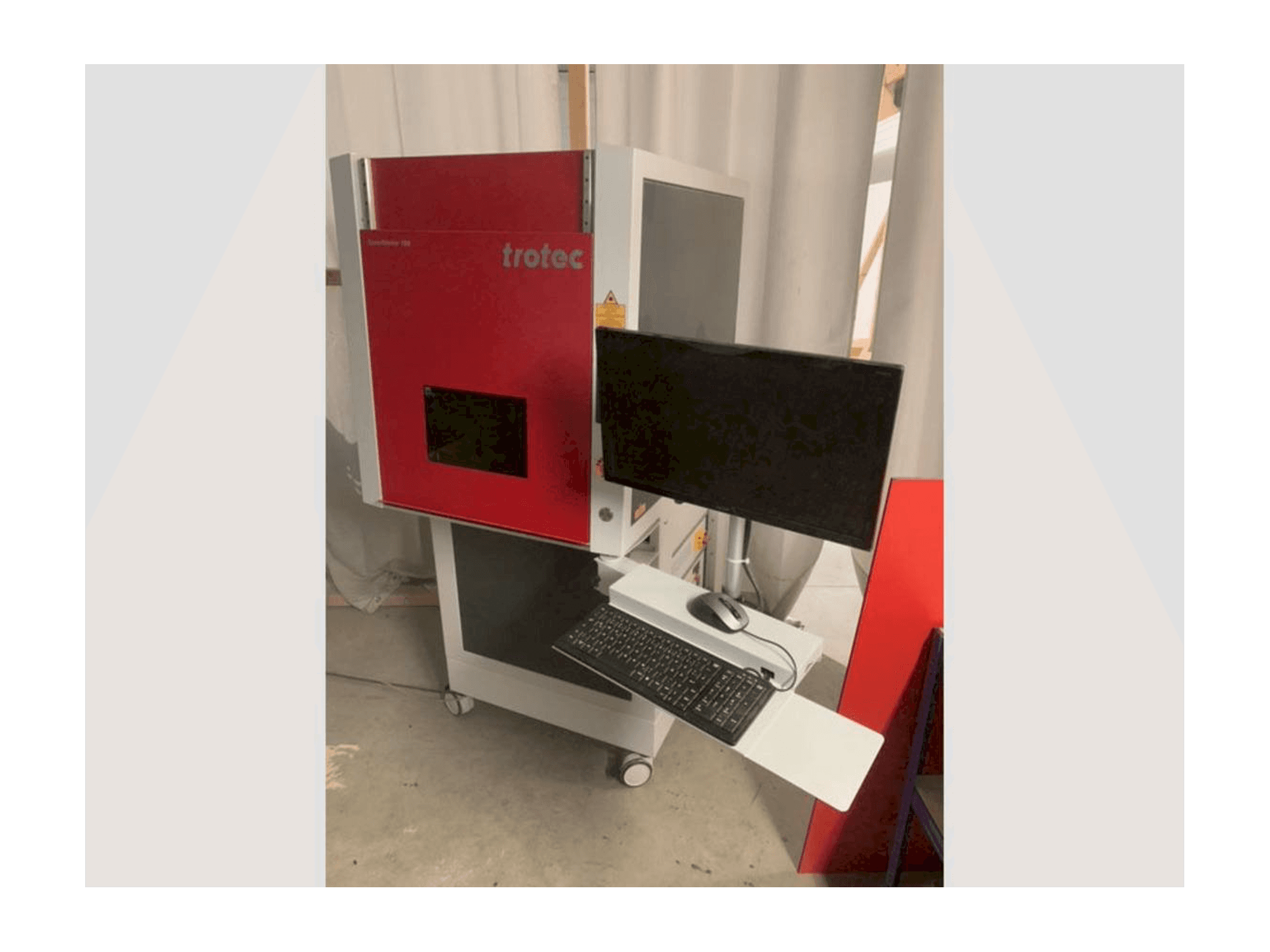 Vista frontale della macchina Trotec Speedmarker 700 SM700HT