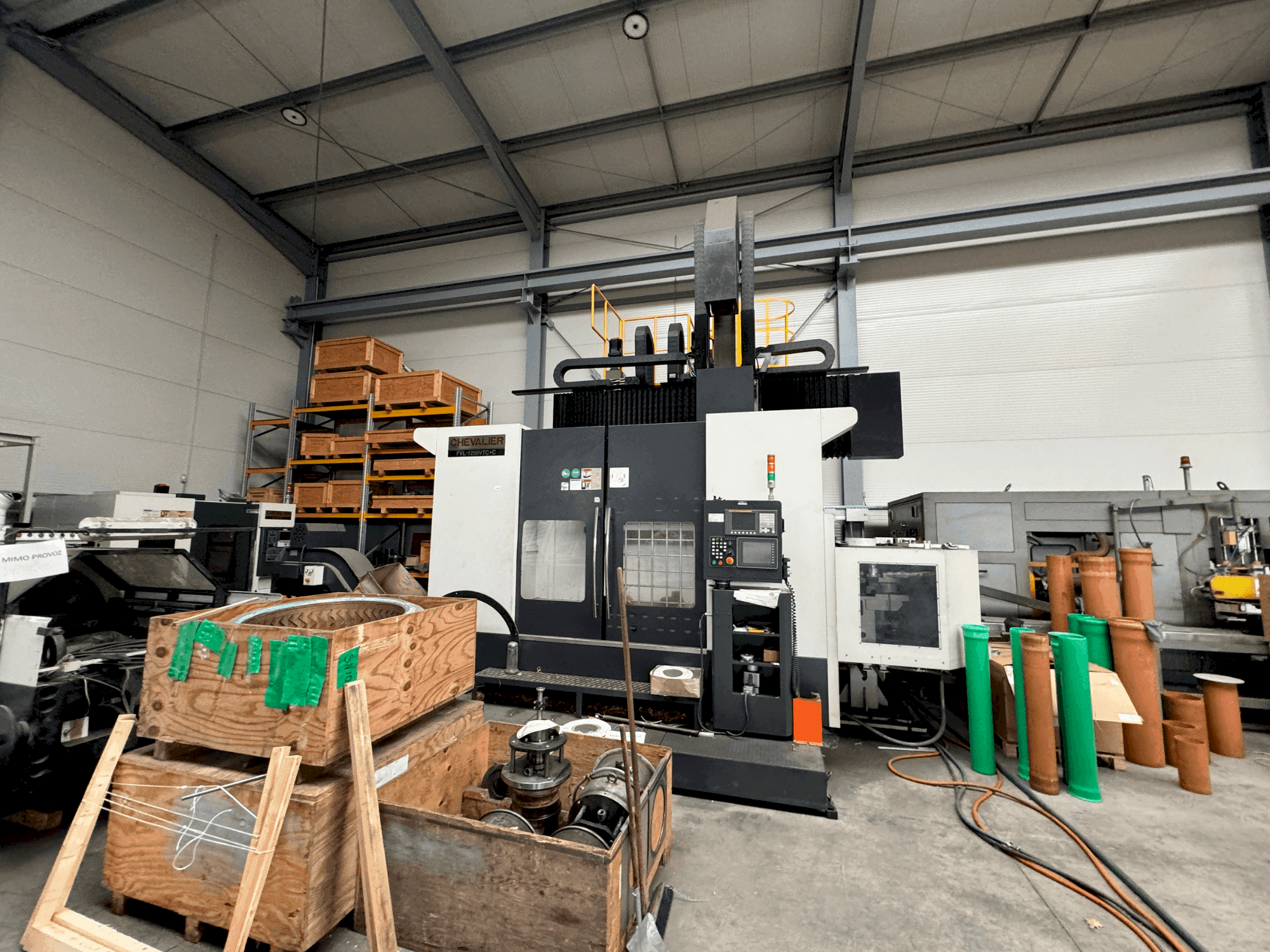 Vista frontale della macchina Chevalier FVL-1250VTC+C