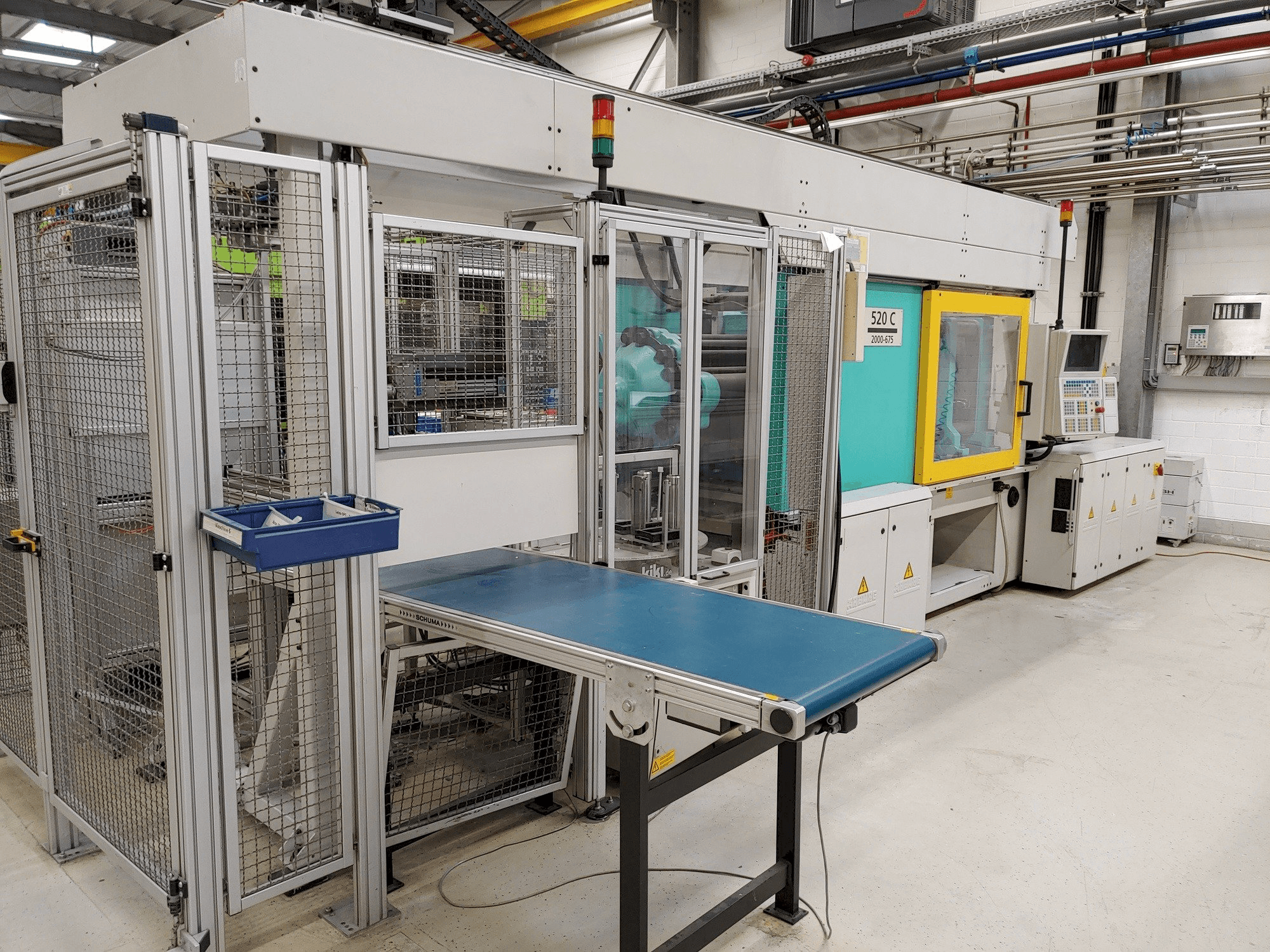 Vista frontale della macchina Arburg Allrounder 520 C 2000-675