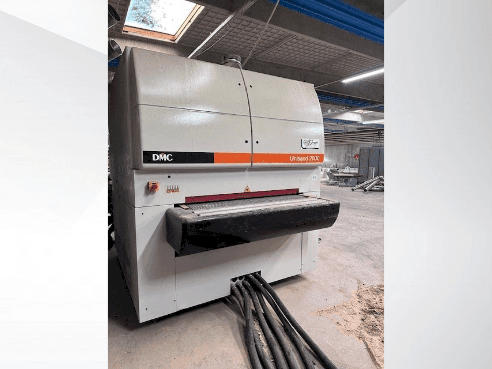 Vista frontale della macchina DMC US 2000 M4