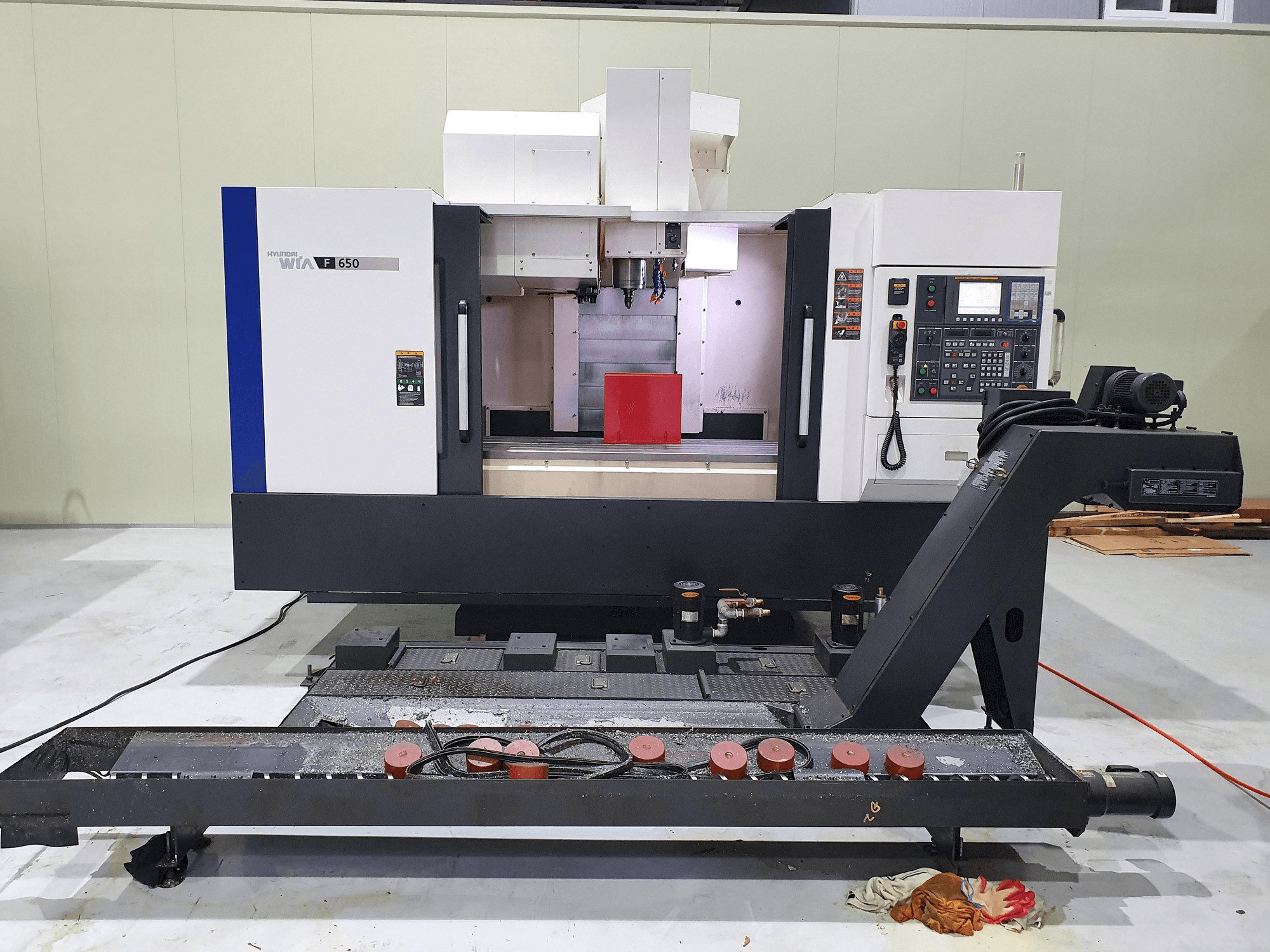 Vista frontale della macchina Hyundai Wia F650