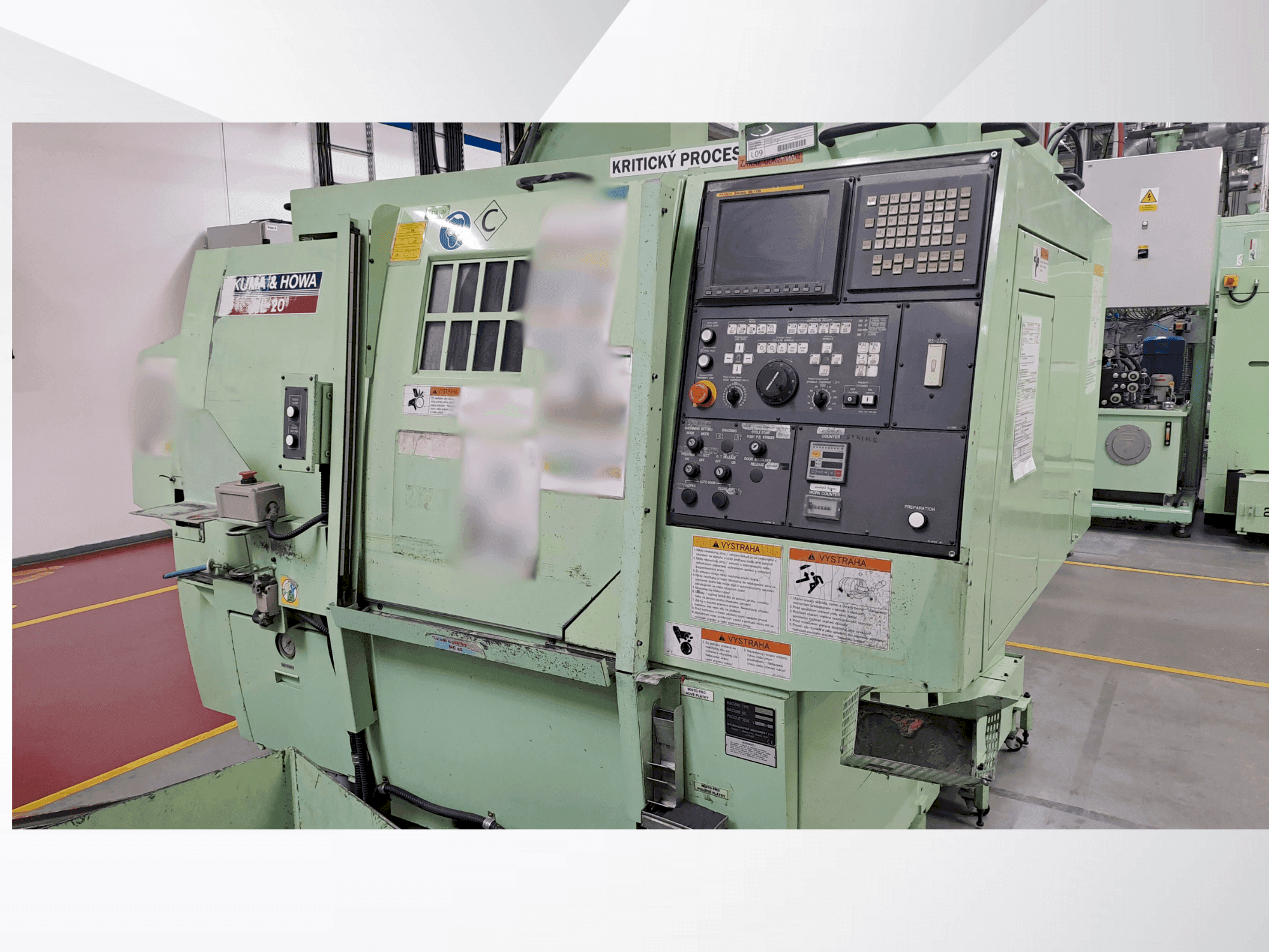 Vista frontale della macchina OKUMA & HOWA HL-20
